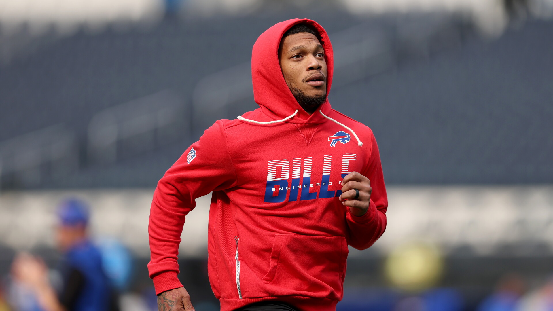 DJ Moore, do Buffalo Bills, durante o aquecimento antes do jogo contra o Los Angeles Rams em outubro de 2026.