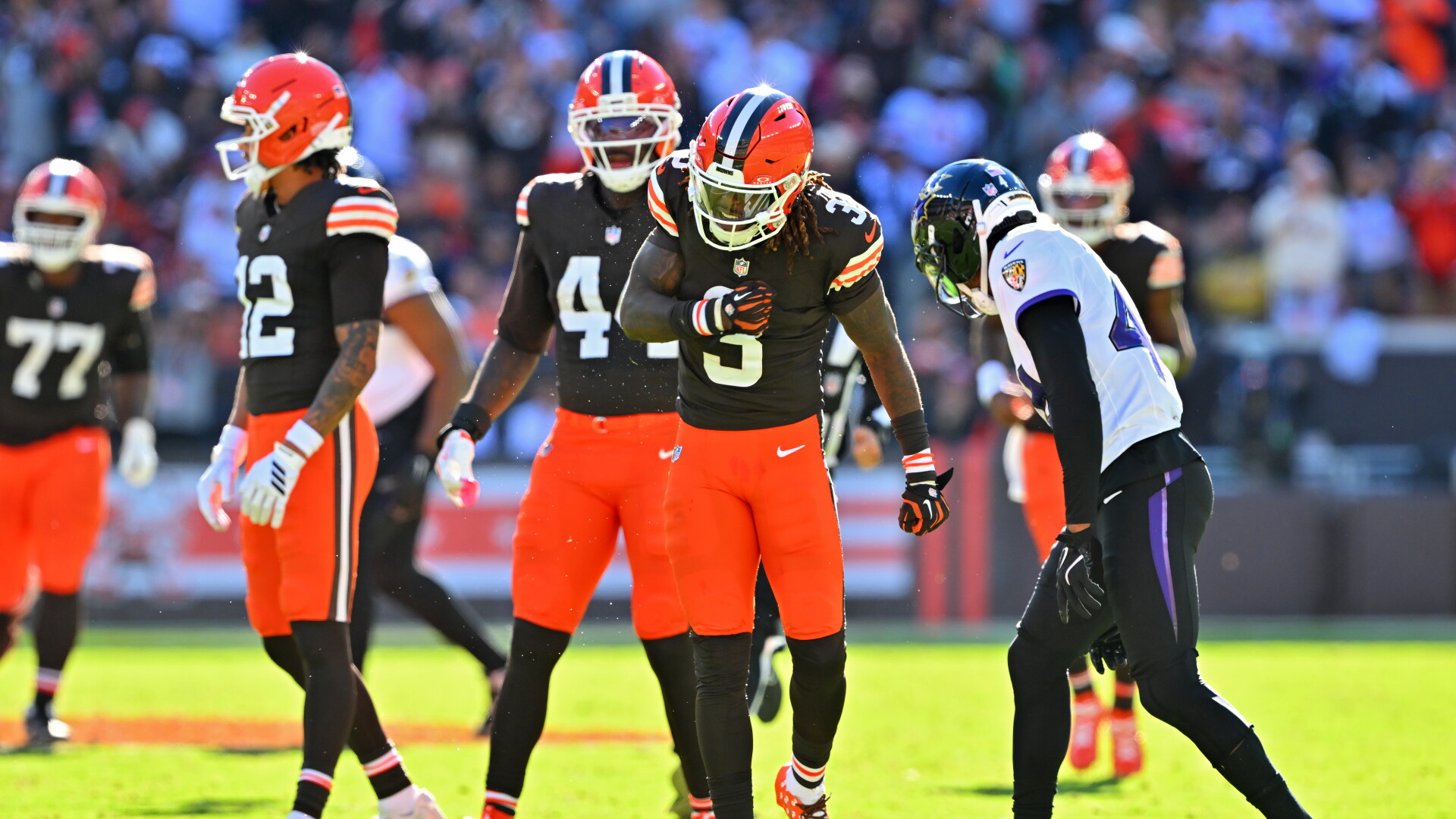 Jerry Jeudy, do Cleveland Browns, comemora uma jogada contra o Baltimore Ravens.