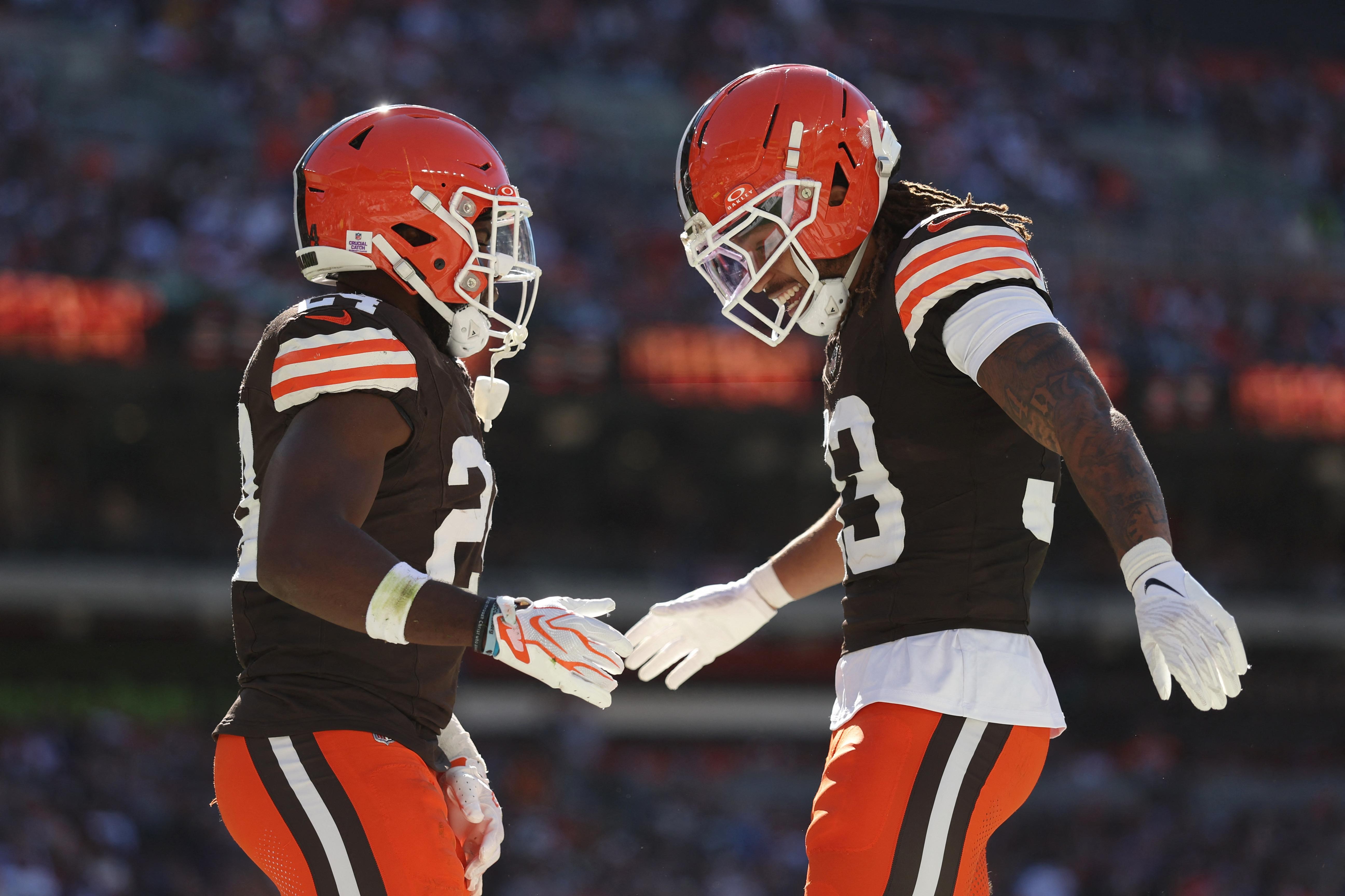Jogadores do Cleveland Browns durante uma partida.