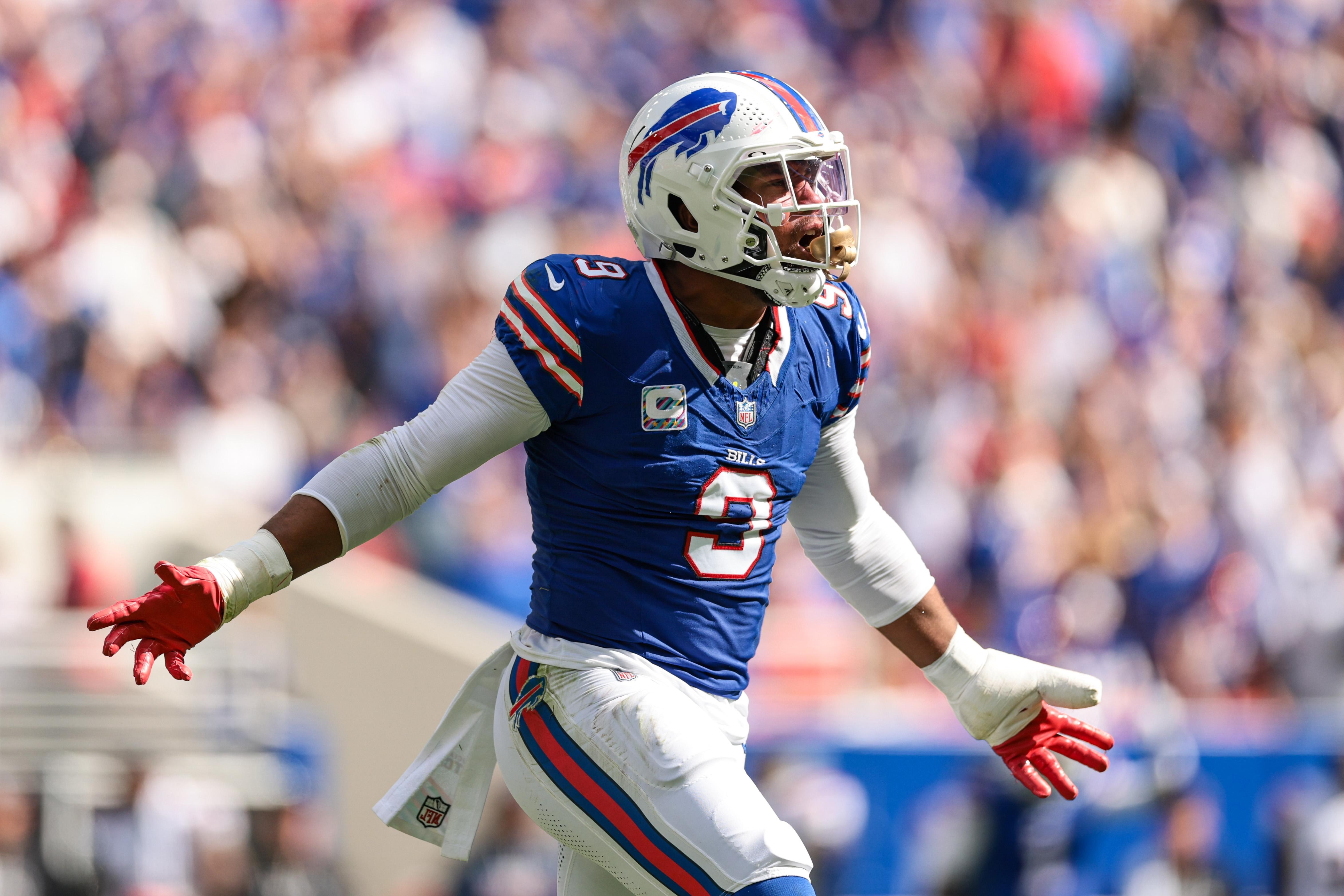 Bradley Chubb com o uniforme dos Bills em imagem de arquivo.