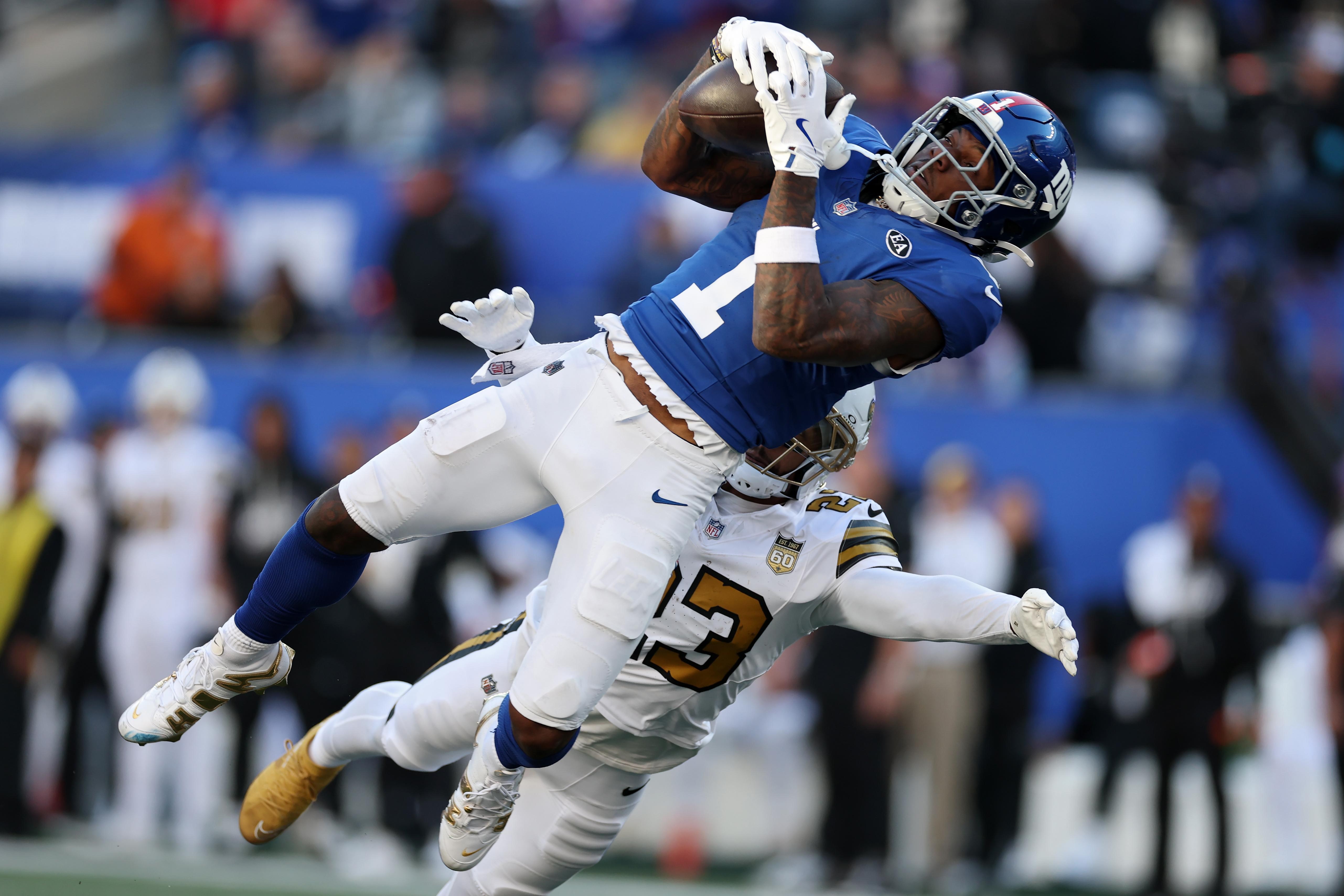 Malik Nabers disputa uma recepção pelos Giants.