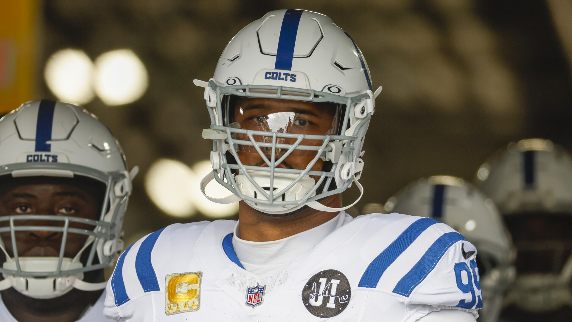 DeForest Buckner com o uniforme do Indianapolis Colts.