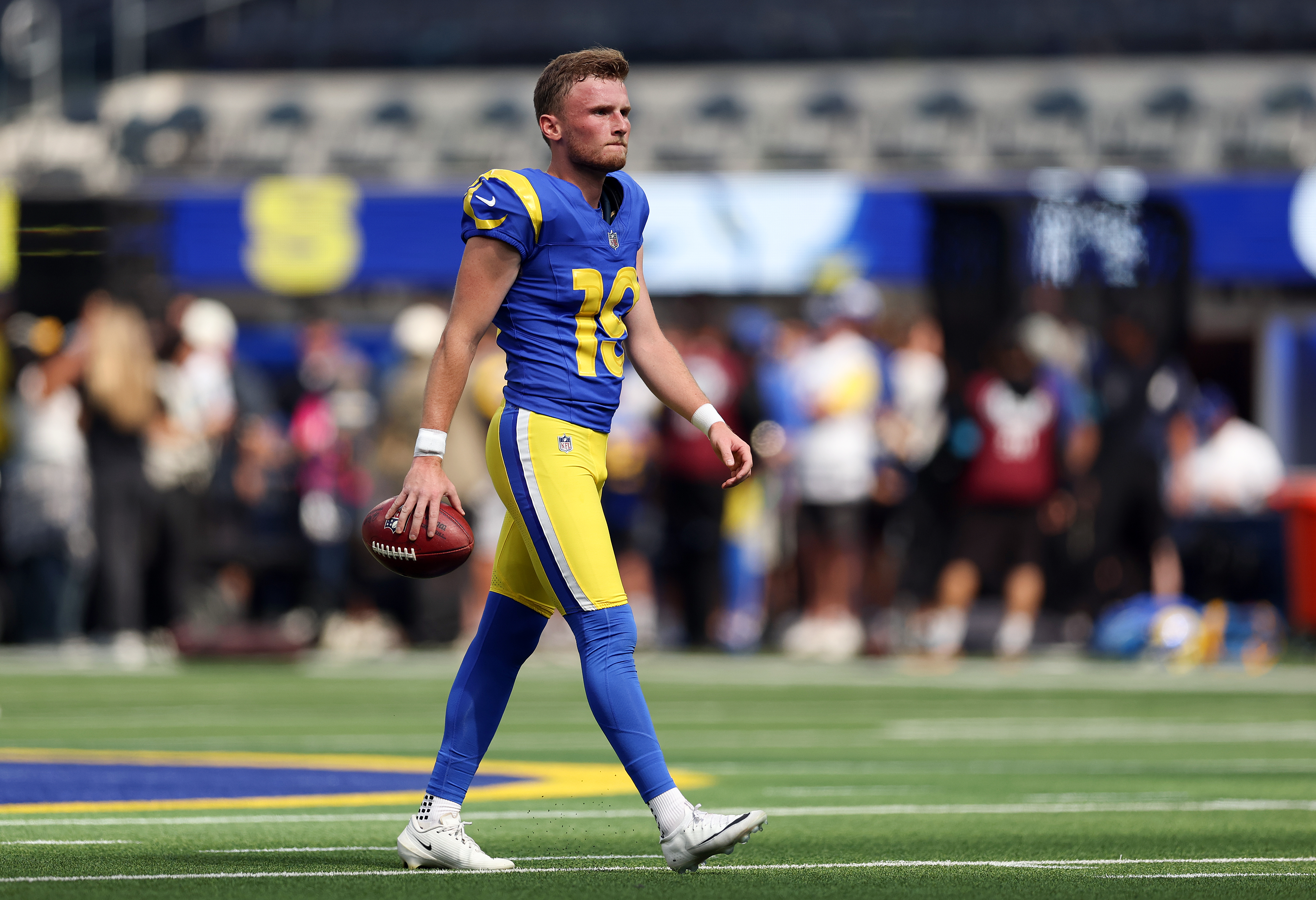 O kicker Blake Grupe com o uniforme dos Rams.
