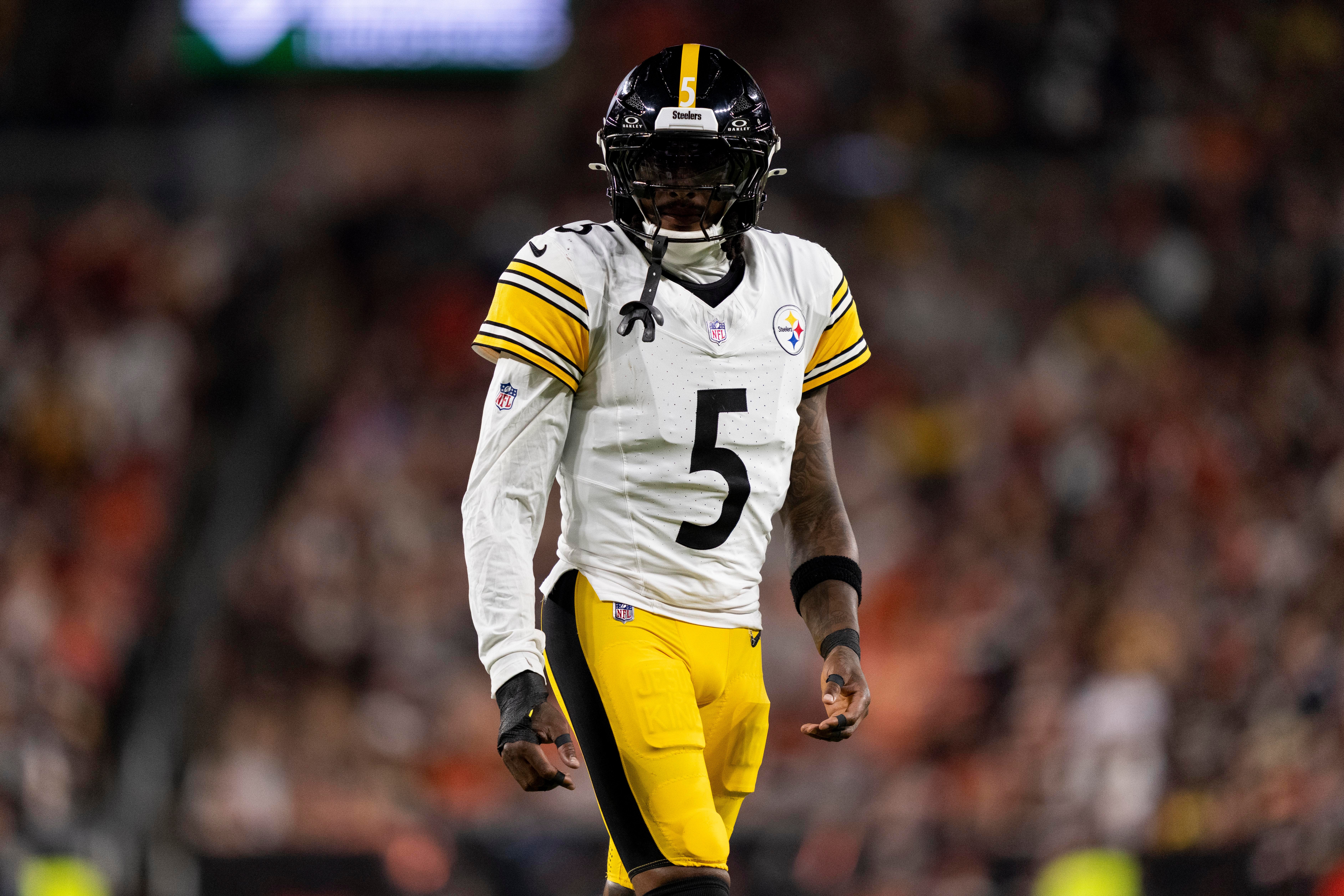 Jalen Ramsey com o uniforme dos Steelers.