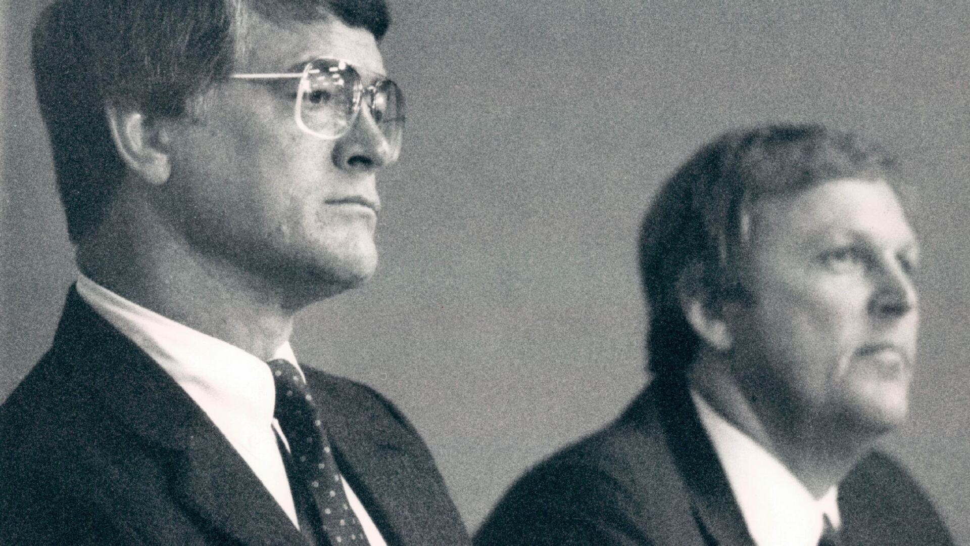 John Beake, à esquerda, ao lado de Dan Reeves em fotografia de arquivo dos Broncos.
