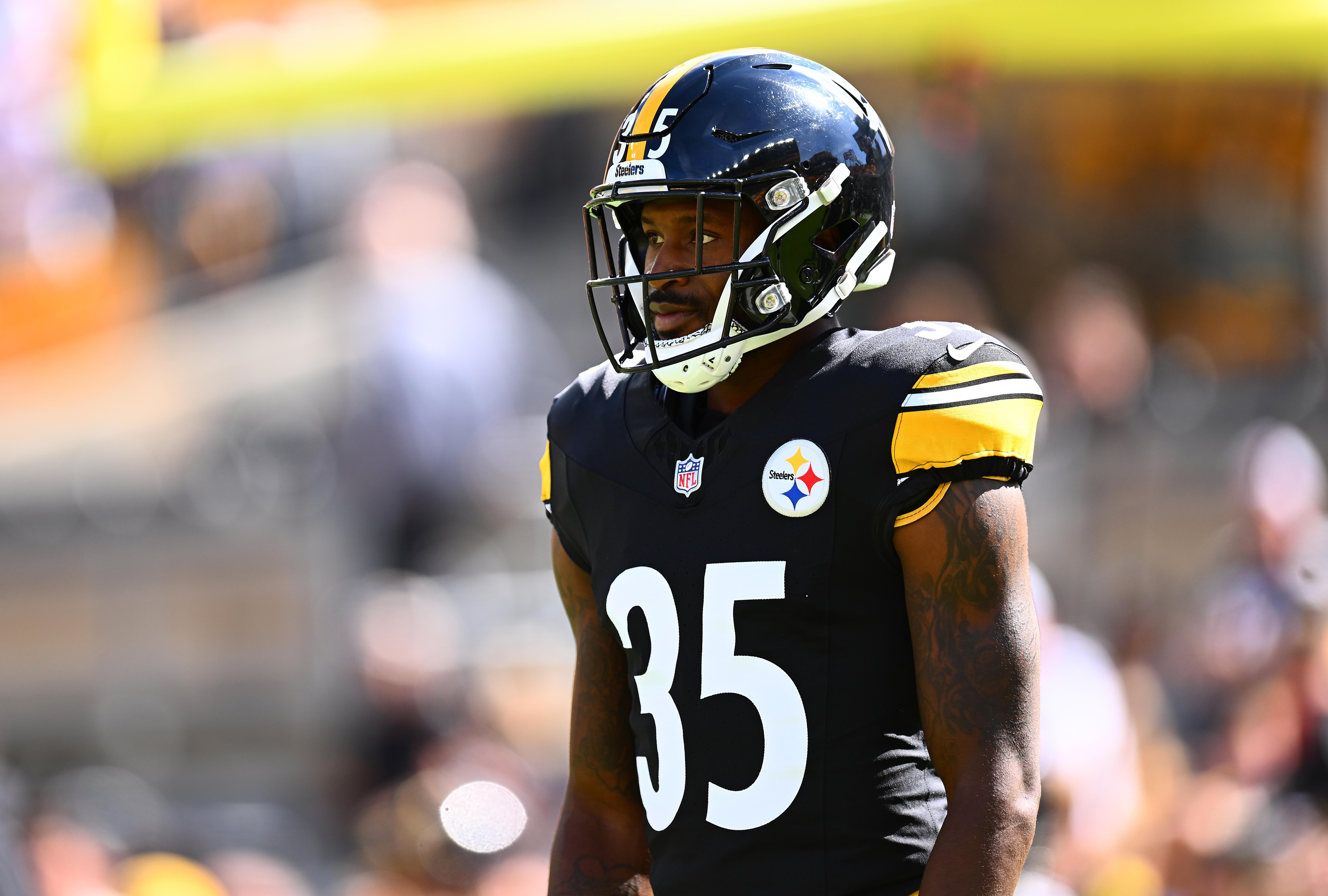 Jamel Dean, cornerback dos Steelers, durante uma partida.