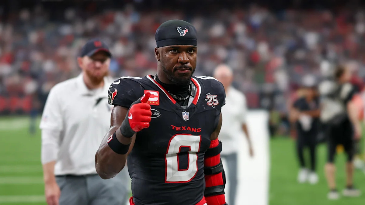 Will Anderson Jr. no campo pelos Texans.