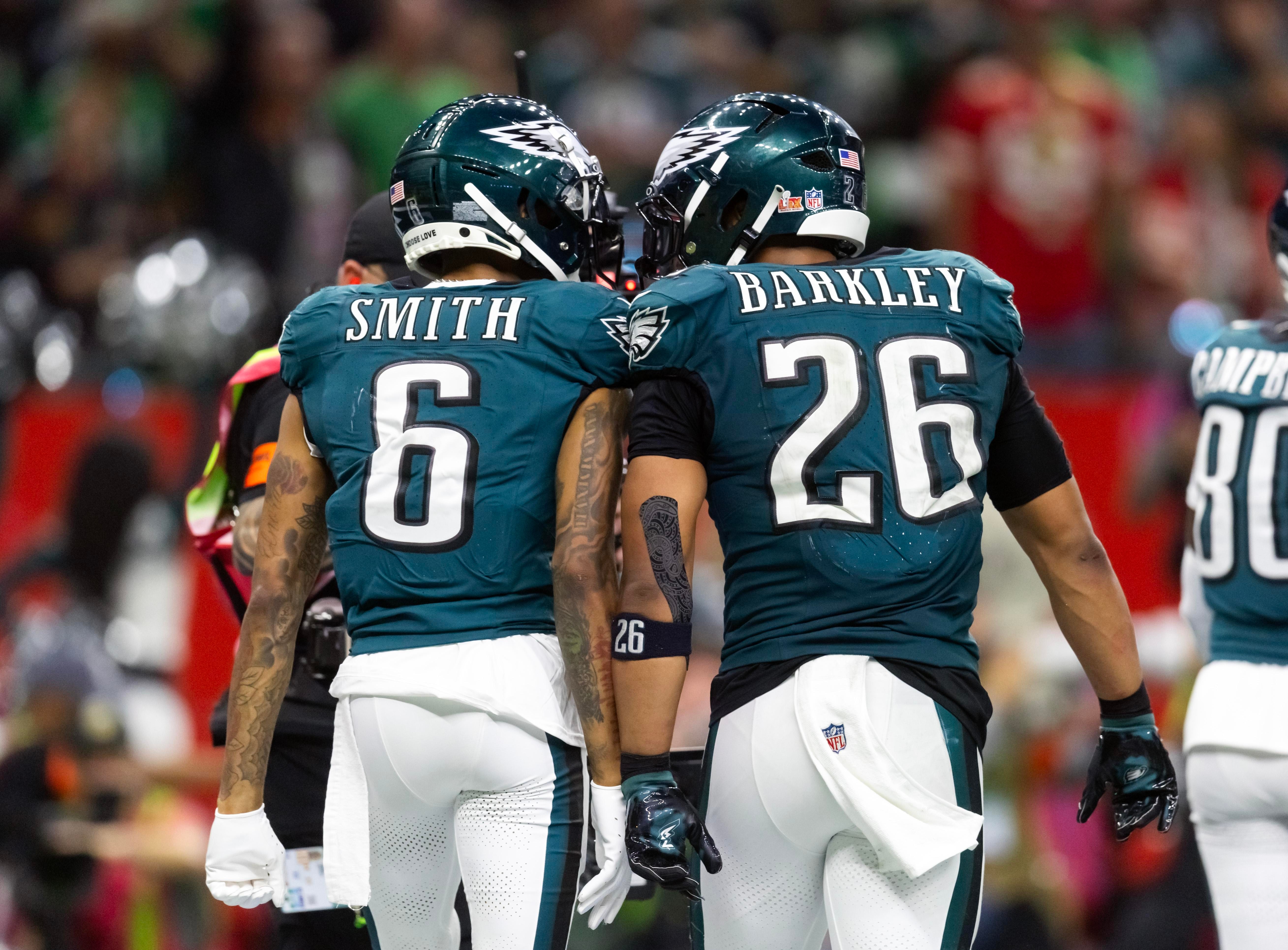 DeVonta Smith comemora um touchdown com Saquon Barkley no Super Bowl LIX, contra os Chiefs, em Nova Orleans, em 9 de fevereiro de 2025.