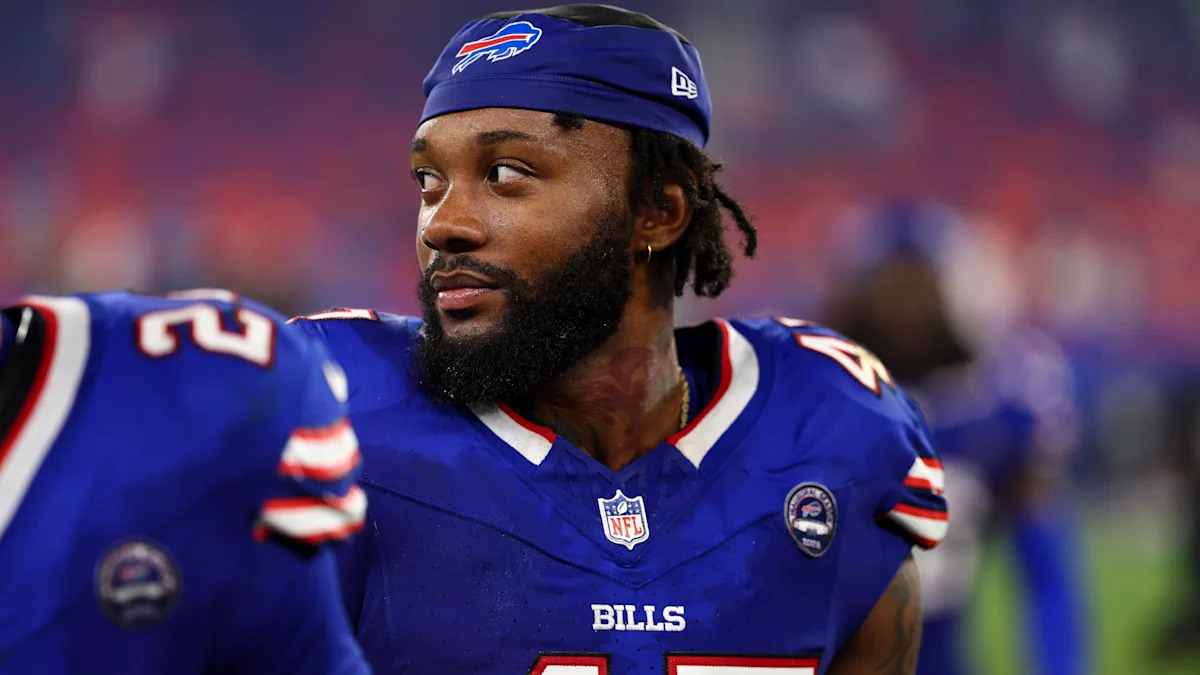 Jogador do Buffalo Bills com o uniforme azul da equipe.