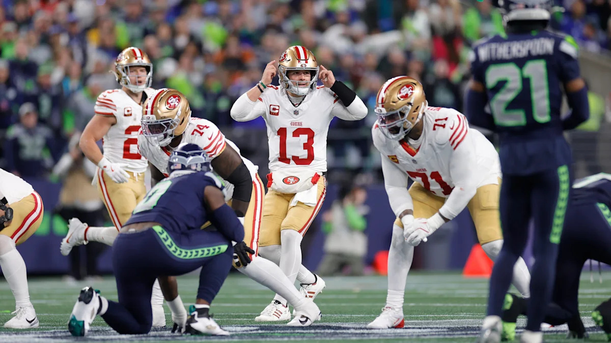 Brock Purdy prepara um passe durante um jogo dos 49ers contra os Seahawks.