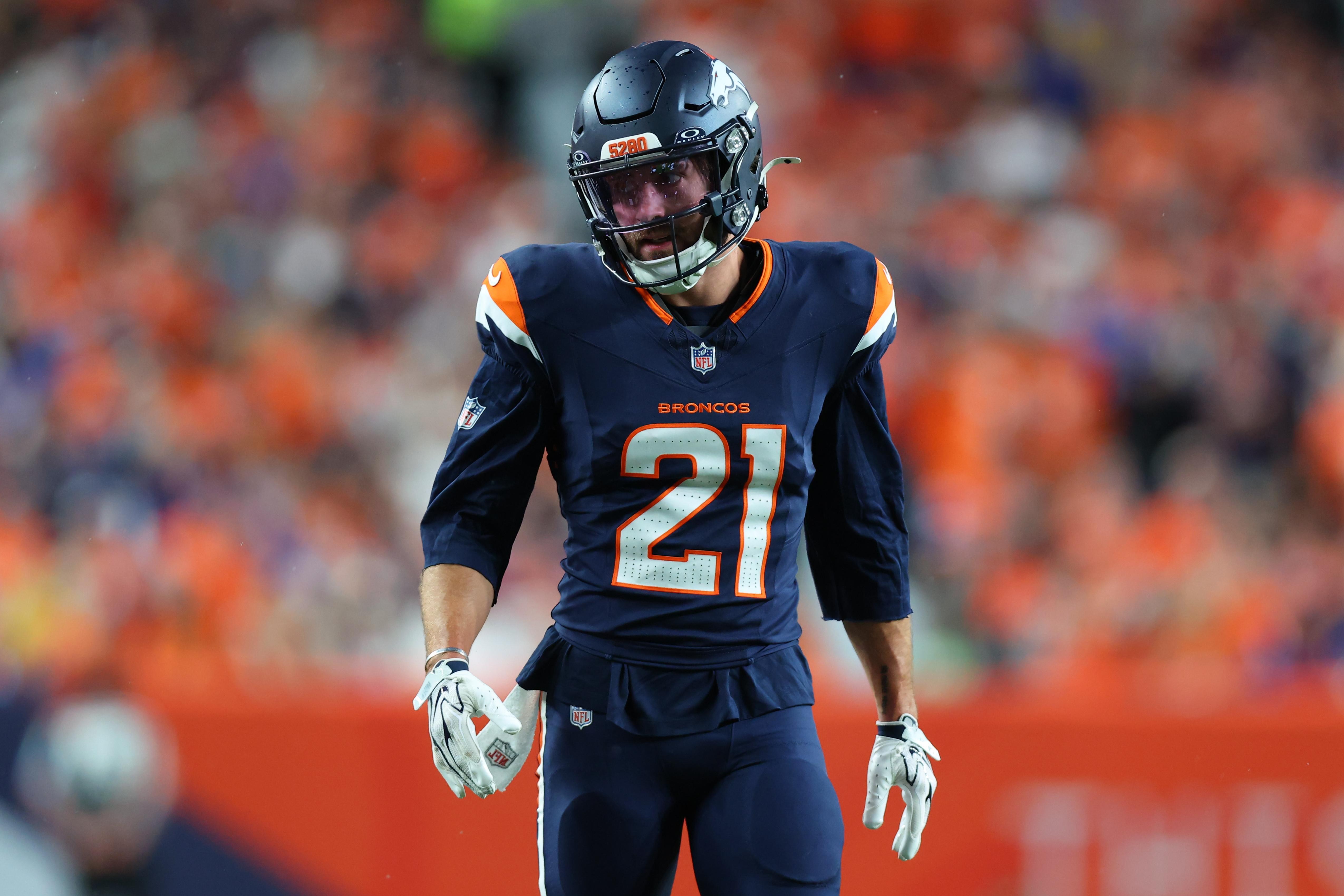 Riley Moss em campo pelos Broncos contra os Rams, em Denver, em 27 de setembro de 2026.