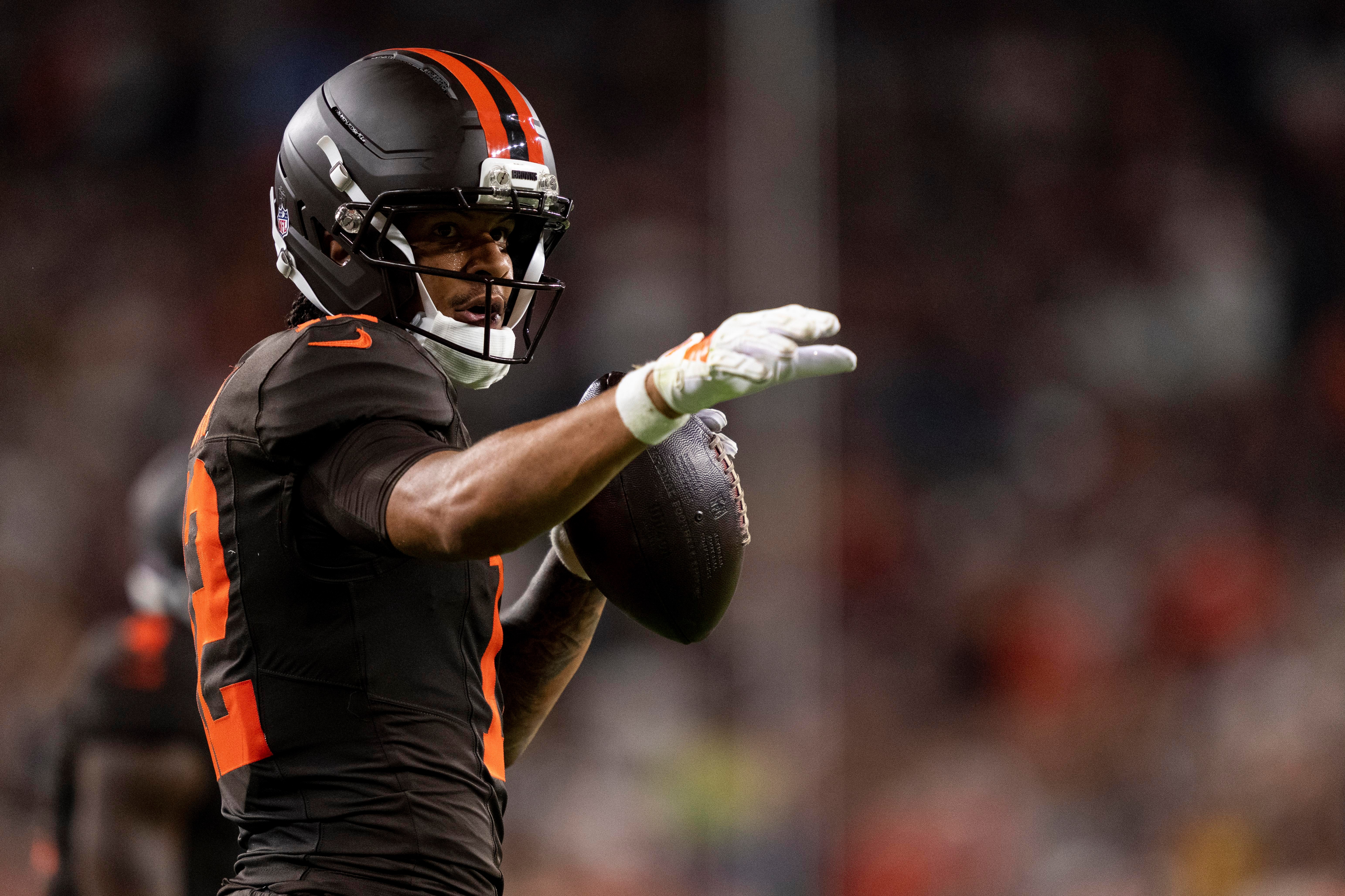 Denzel Boston comemora uma recepção pelos Browns contra os Steelers, em Cleveland, em 1º de outubro de 2026.