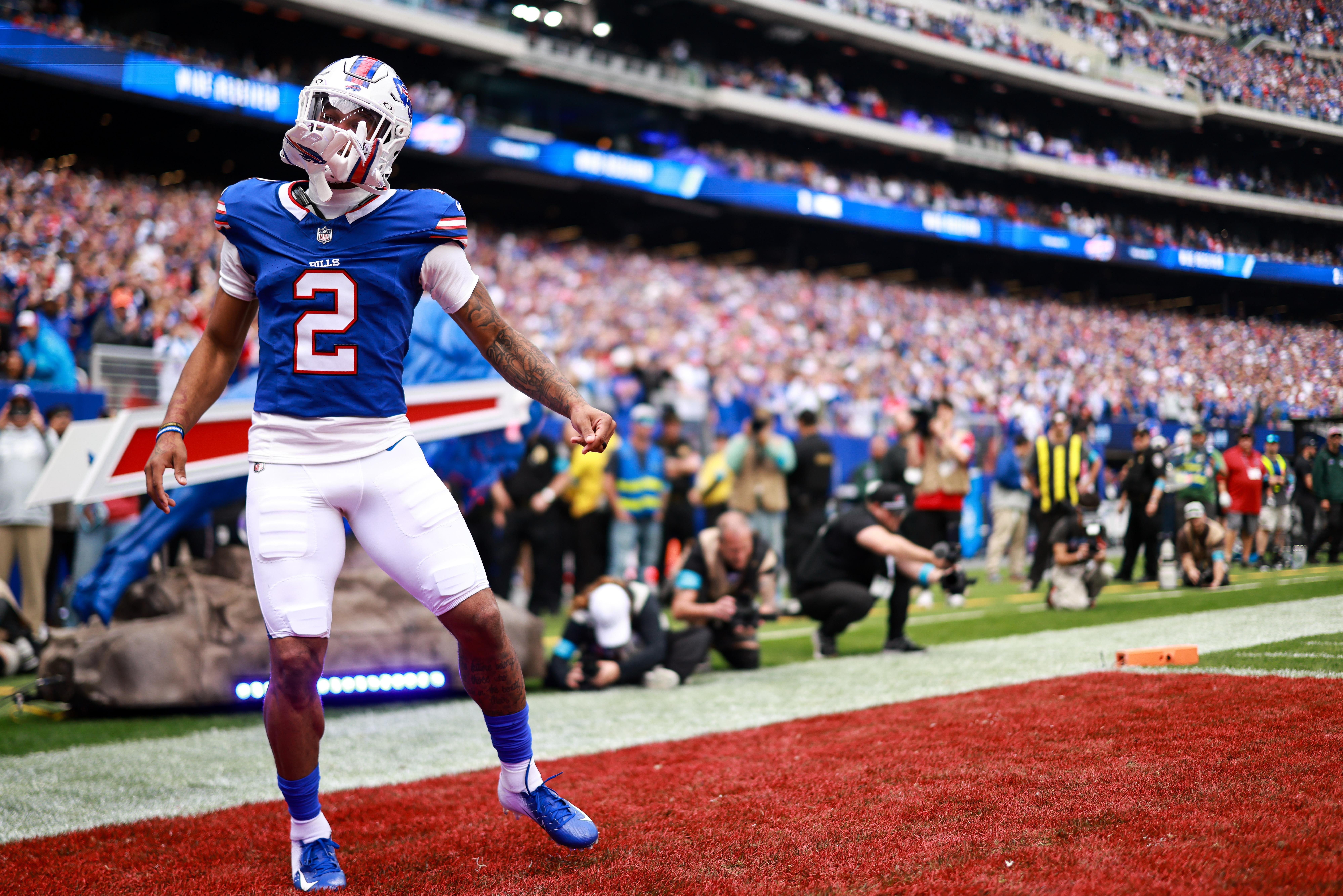 DJ Moore em campo pelos Bills.