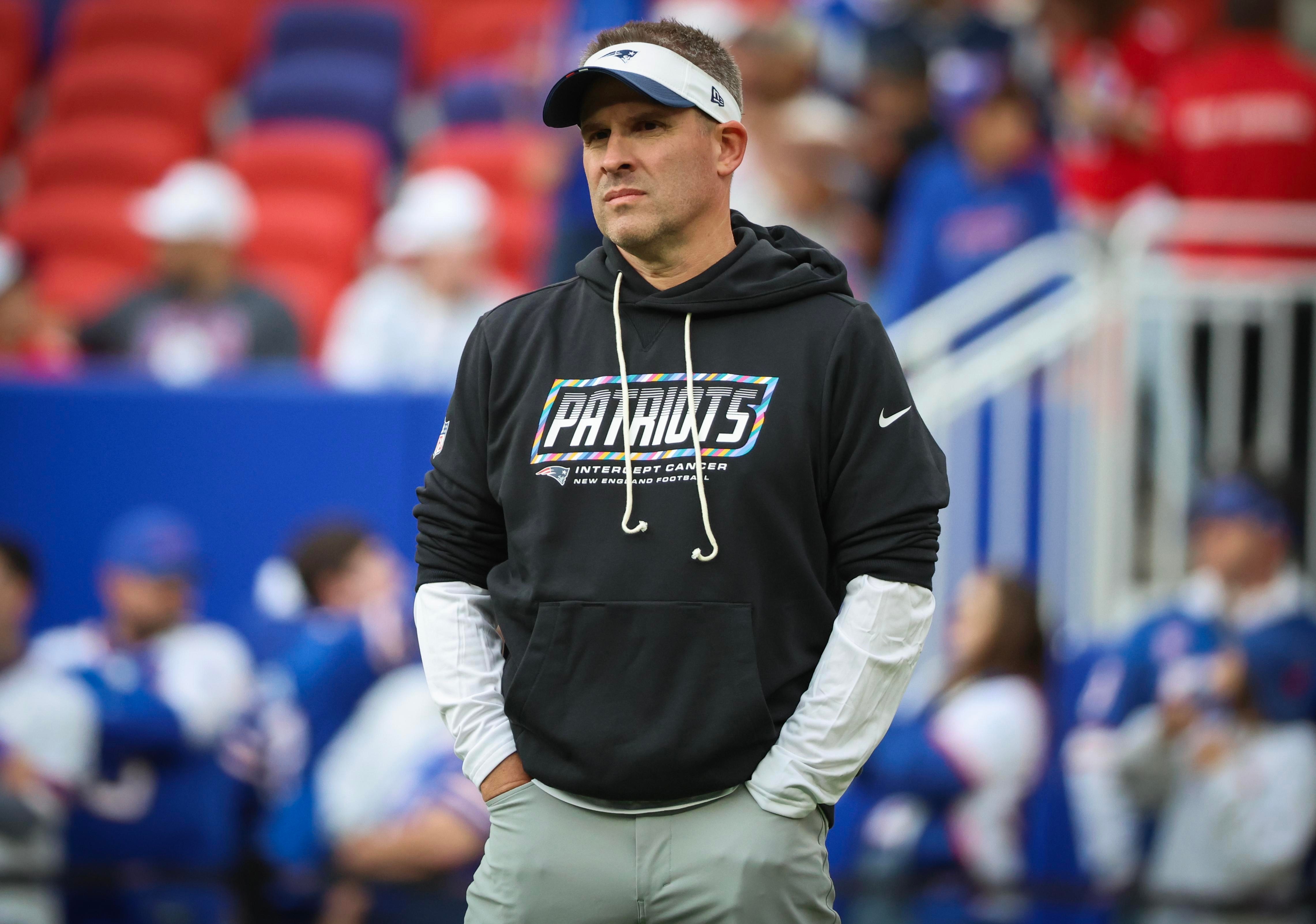 Josh McDaniels, coordenador ofensivo dos Patriots, durante uma partida.