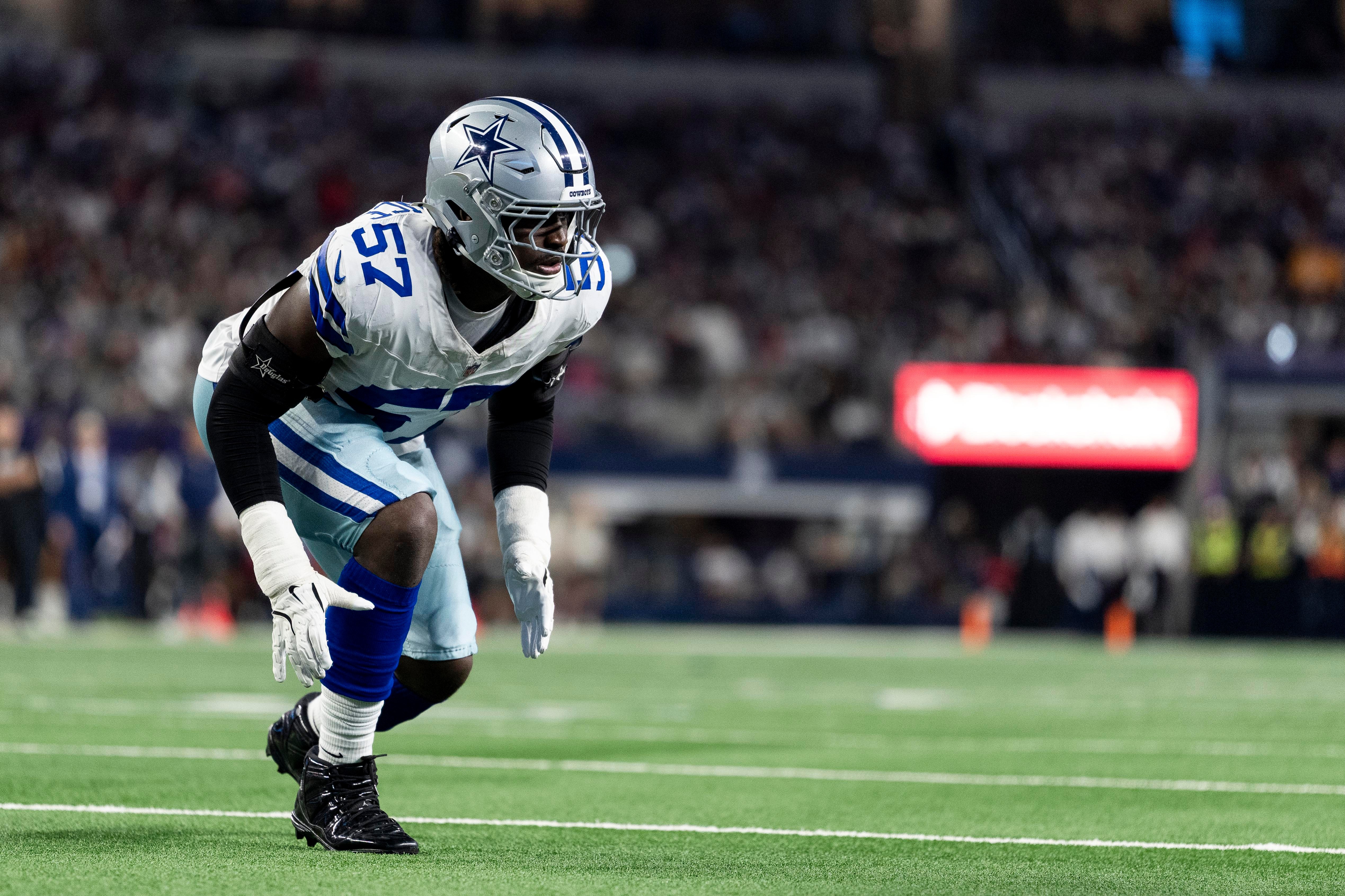 Malachi Lawrence, defensor dos Cowboys, em campo.