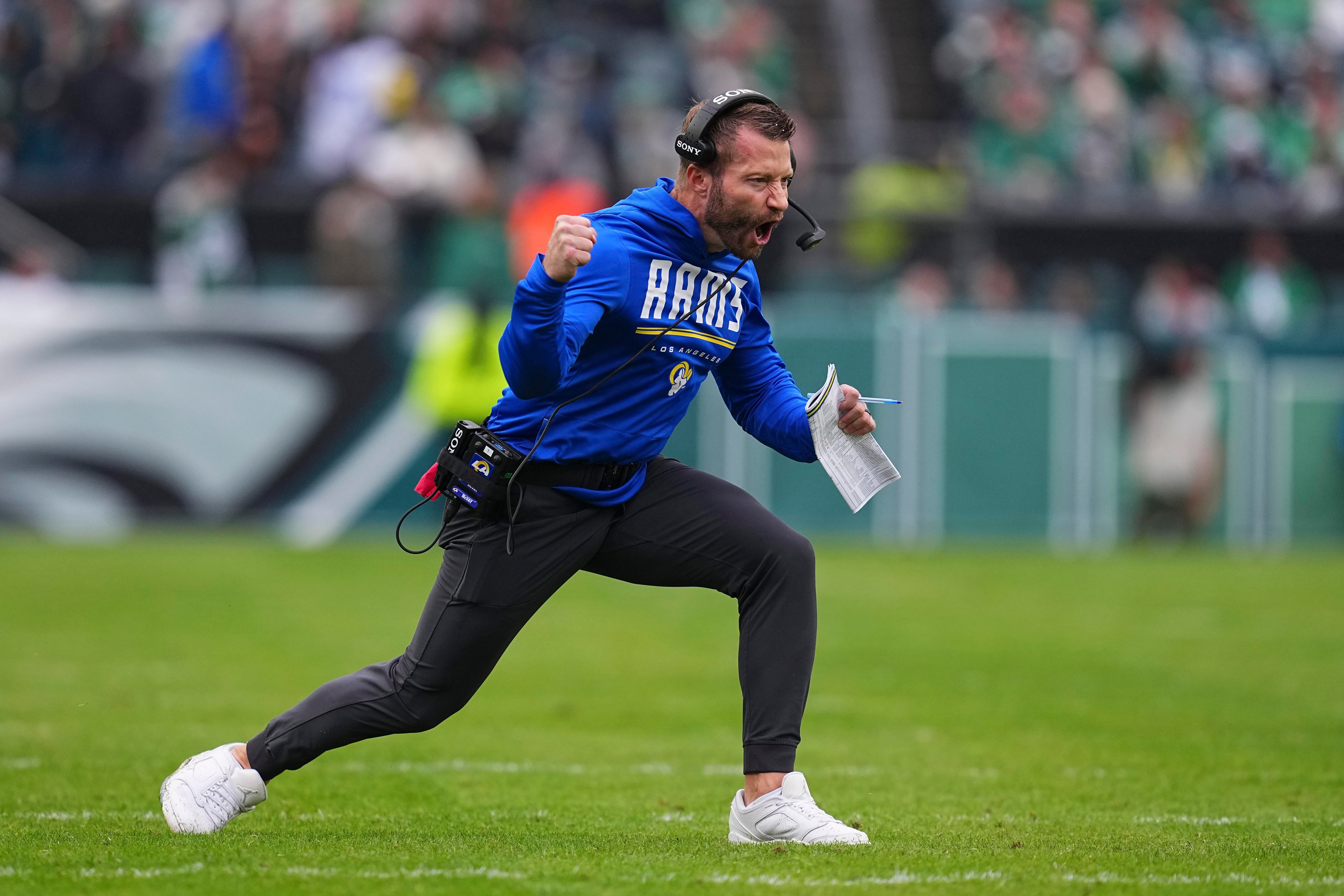 Sean McVay em campo com os Rams.