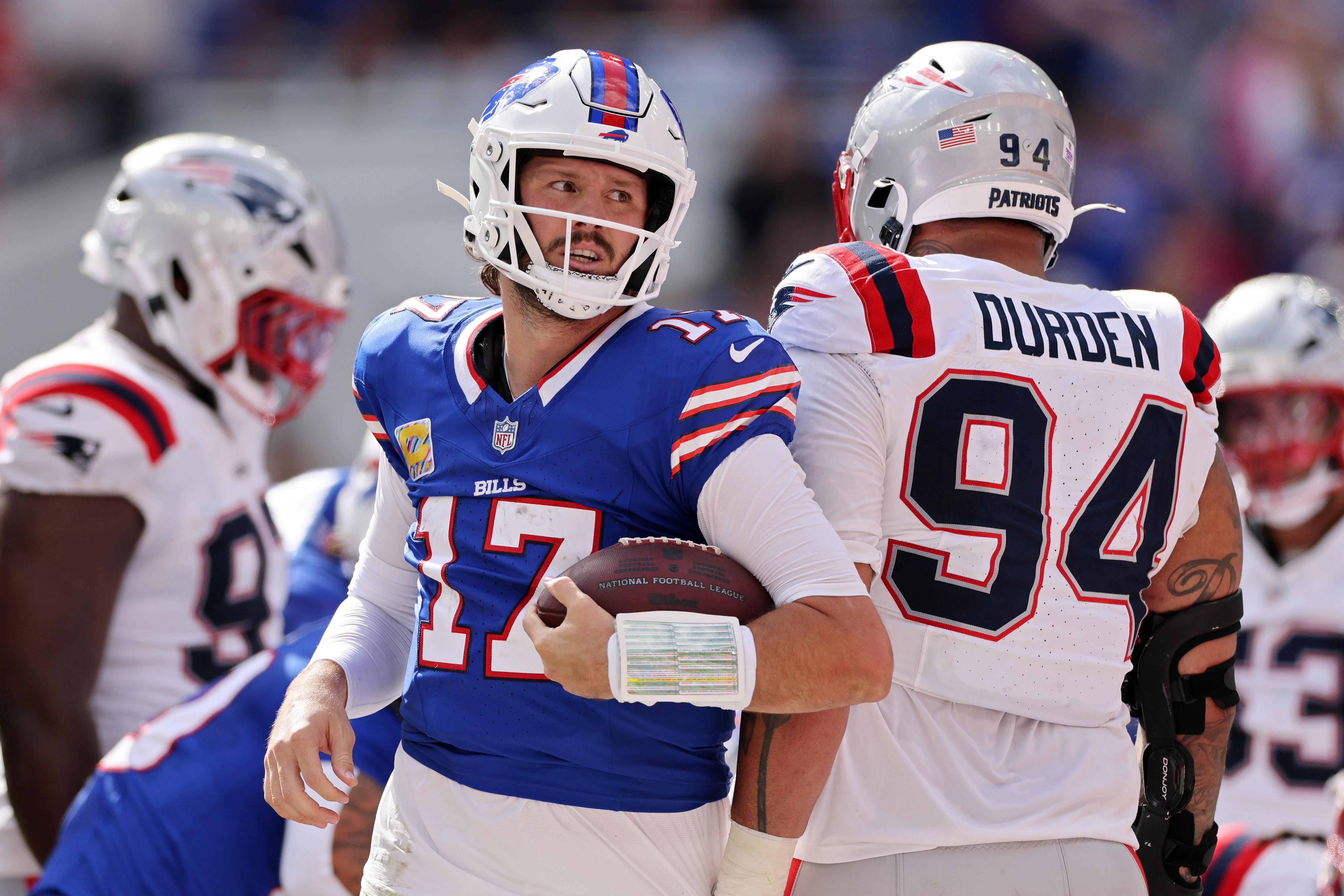 Josh Allen em campo com os Bills.