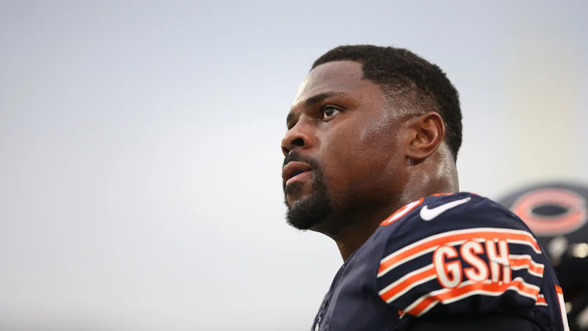 Khalil Mack com o uniforme dos Bears, equipe pela qual já atuou.