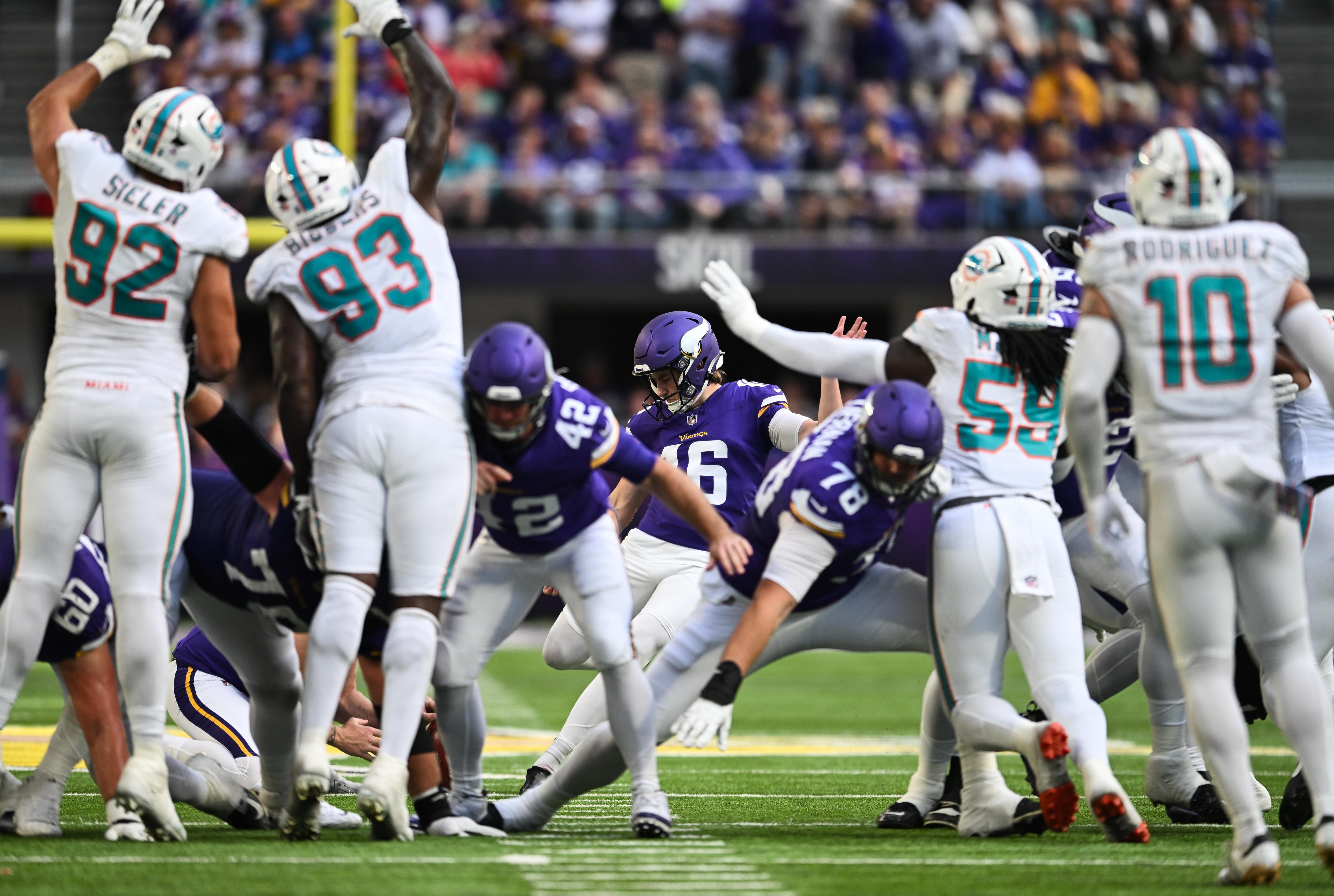 Will Reichard cobra field goal dos Vikings contra os Dolphins, em 4 de outubro de 2026.