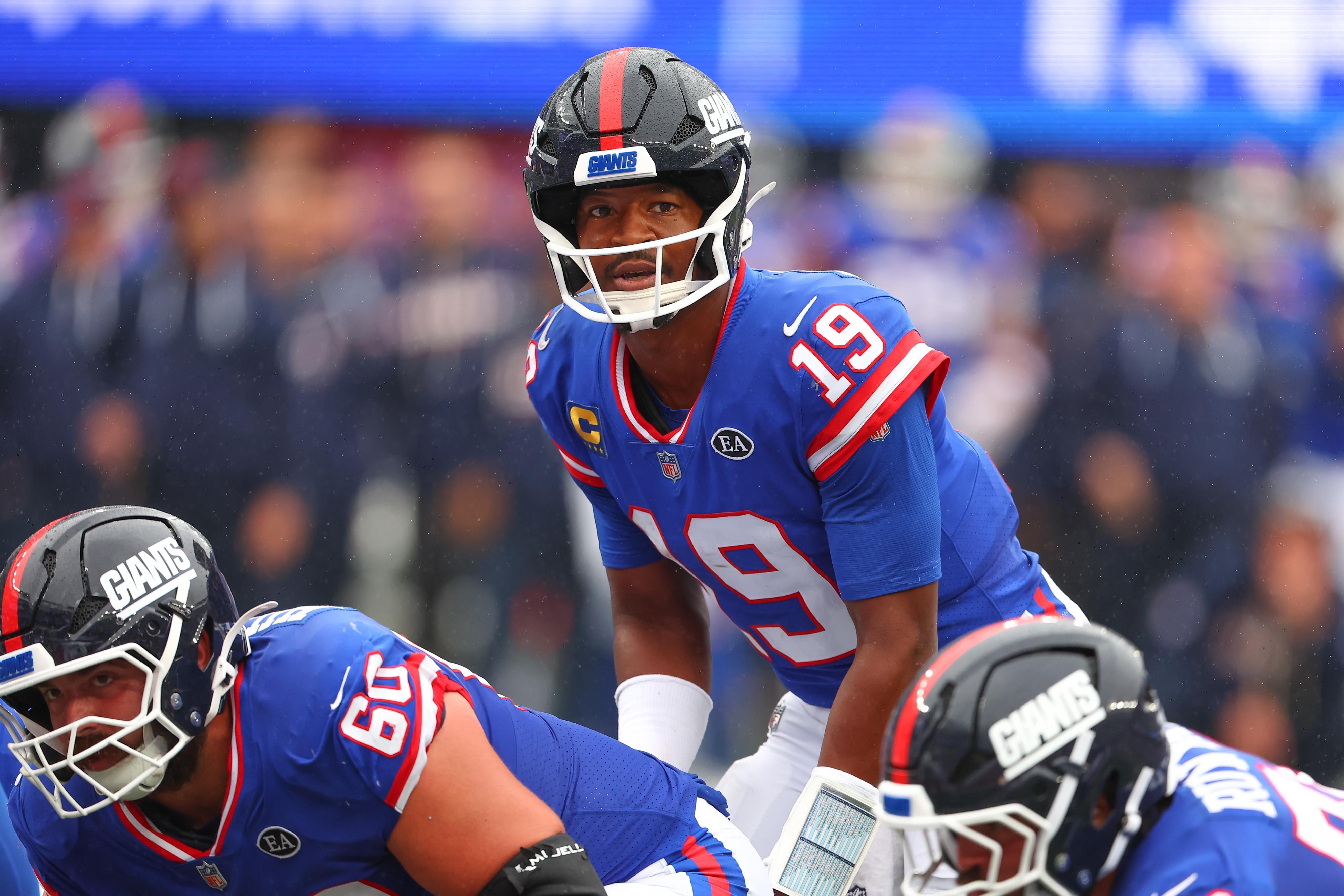 Jameis Winston se prepara para uma jogada dos Giants.