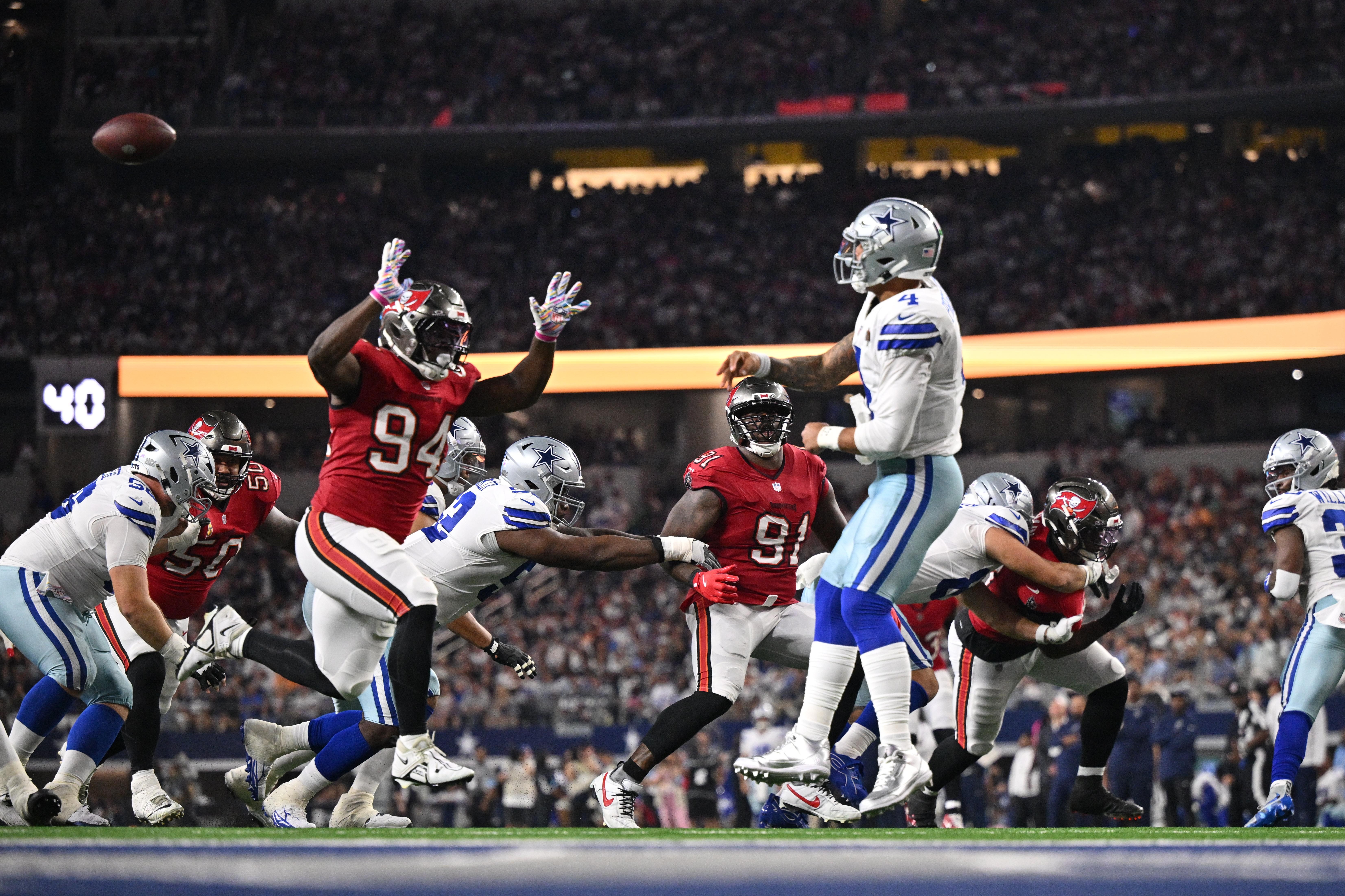 Jogada de Cowboys x Buccaneers em Arlington.