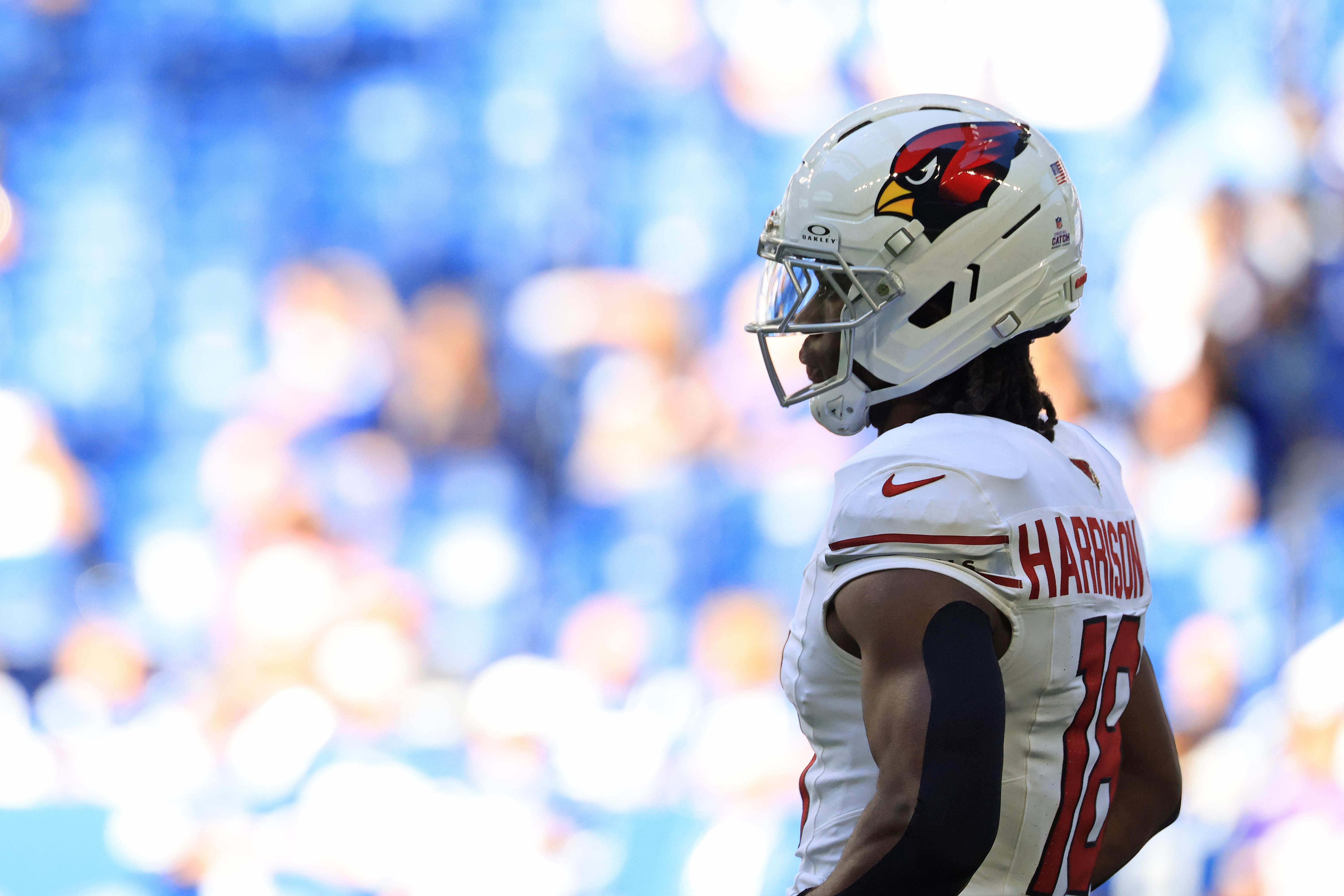 Marvin Harrison Jr. se aquece antes de Cardinals x Colts, em 12 de outubro de 2025.