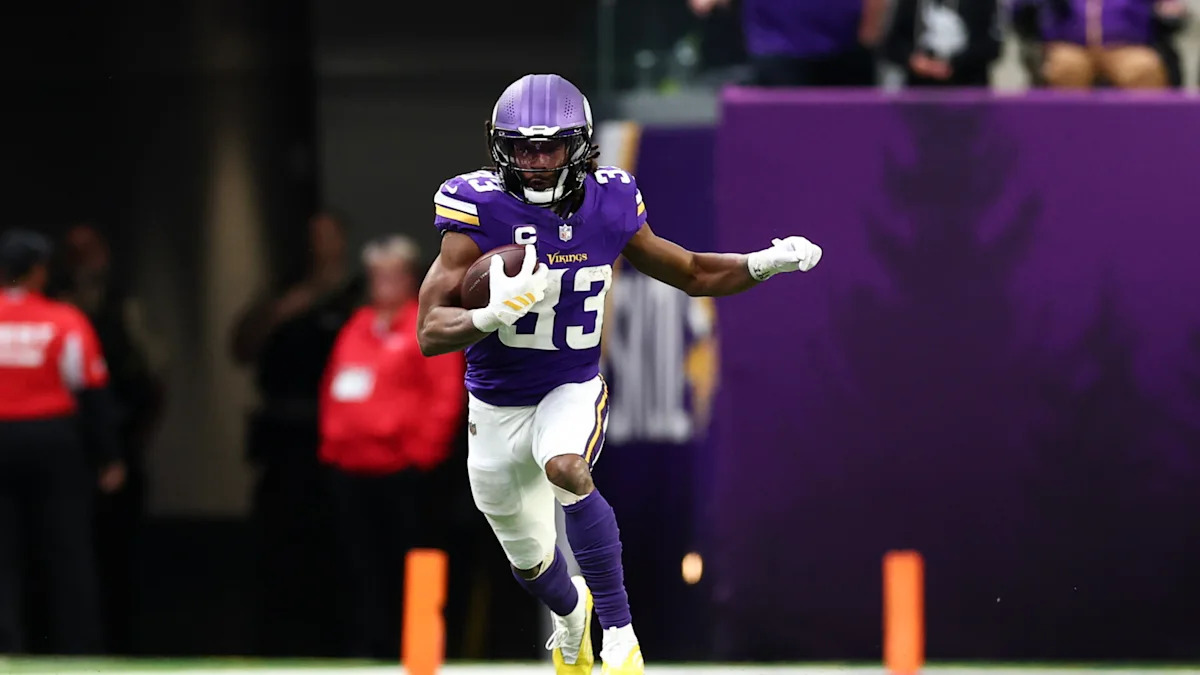 Aaron Jones, dos Vikings, durante aquecimento em campo.