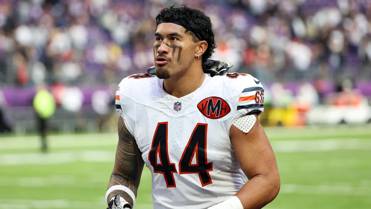 Noah Sewell com o uniforme dos Bears.