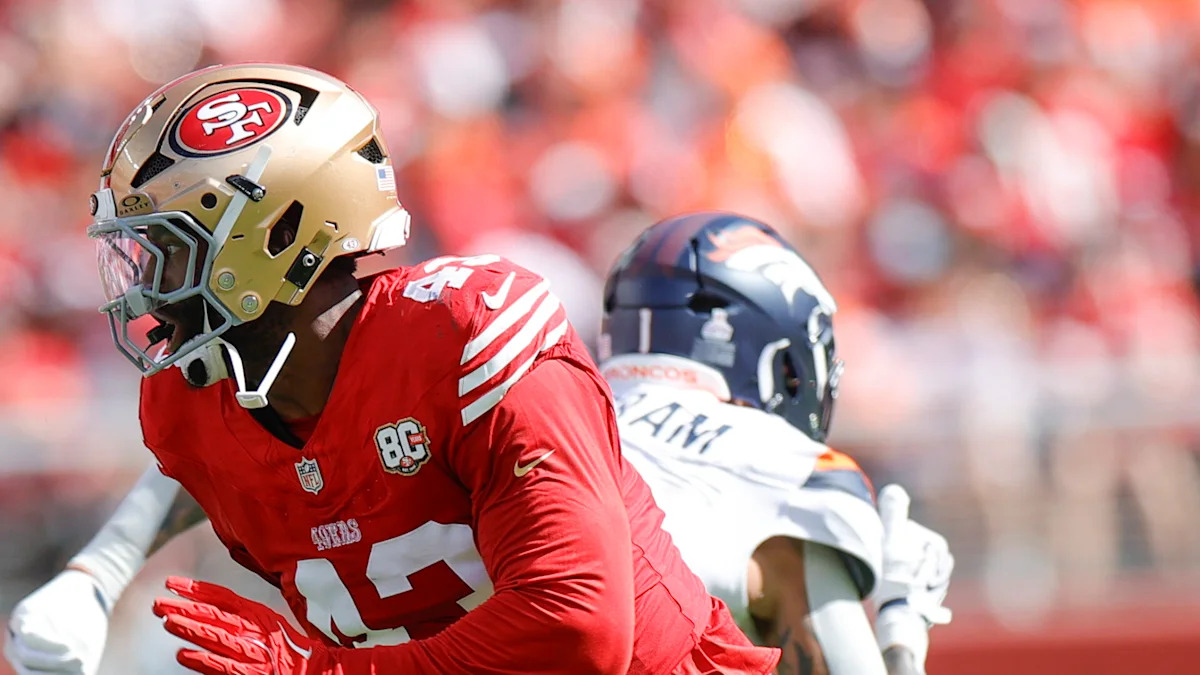 Matthew Judon em ação com o uniforme dos 49ers.