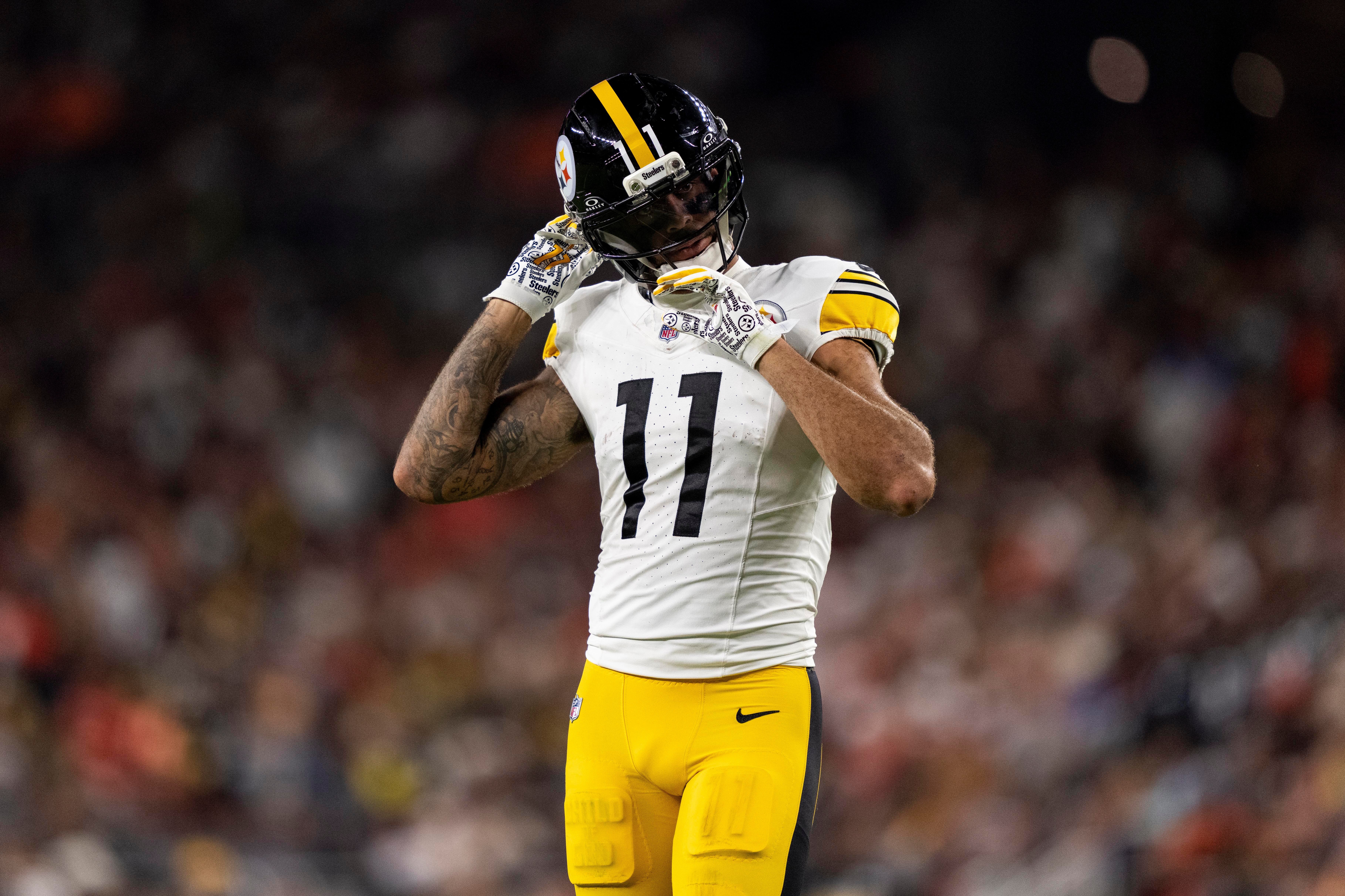 Michael Pittman Jr., recebedor dos Pittsburgh Steelers, em campo.