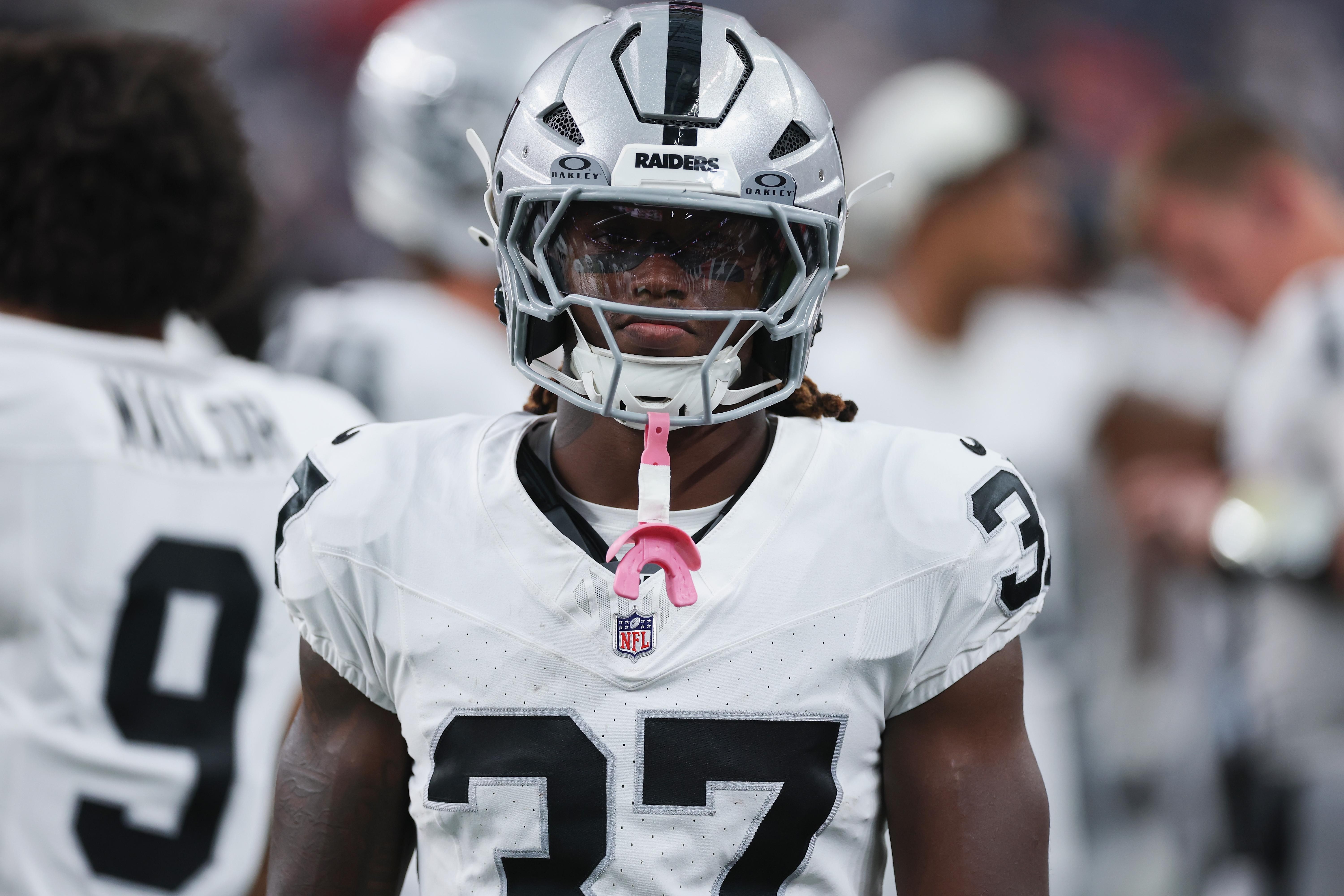 Jogador dos Raiders em atividade, em imagem que acompanha as movimentações do elenco.