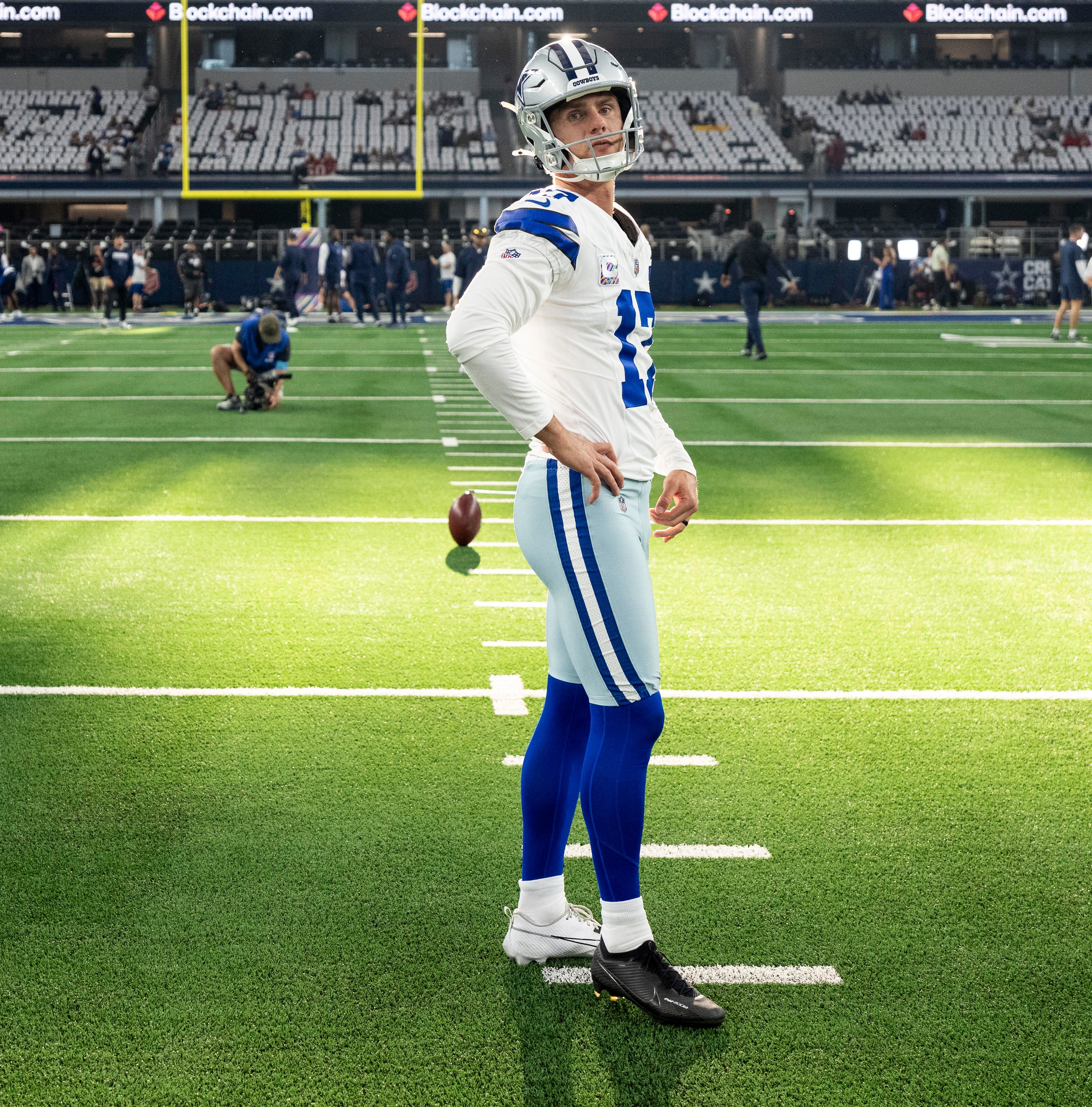Brandon Aubrey se aquece antes de Cowboys x Buccaneers, em 8 de outubro de 2026.
