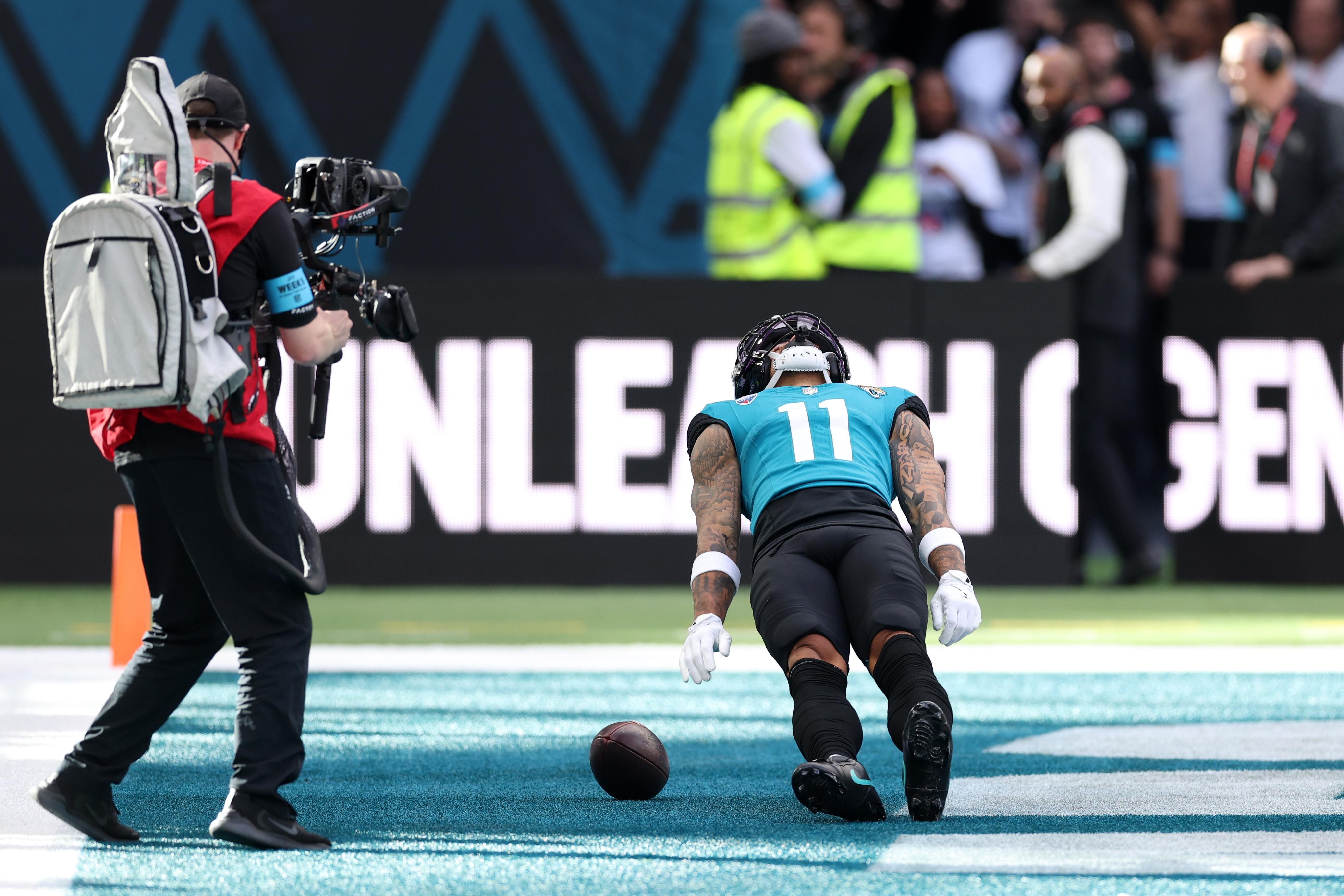 Parker Washington comemora uma pontuação dos Jaguars em Londres.