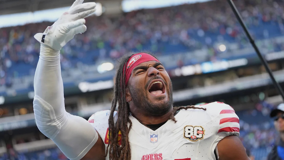 Fred Warner comemora a vitória dos 49ers sobre os Seahawks.