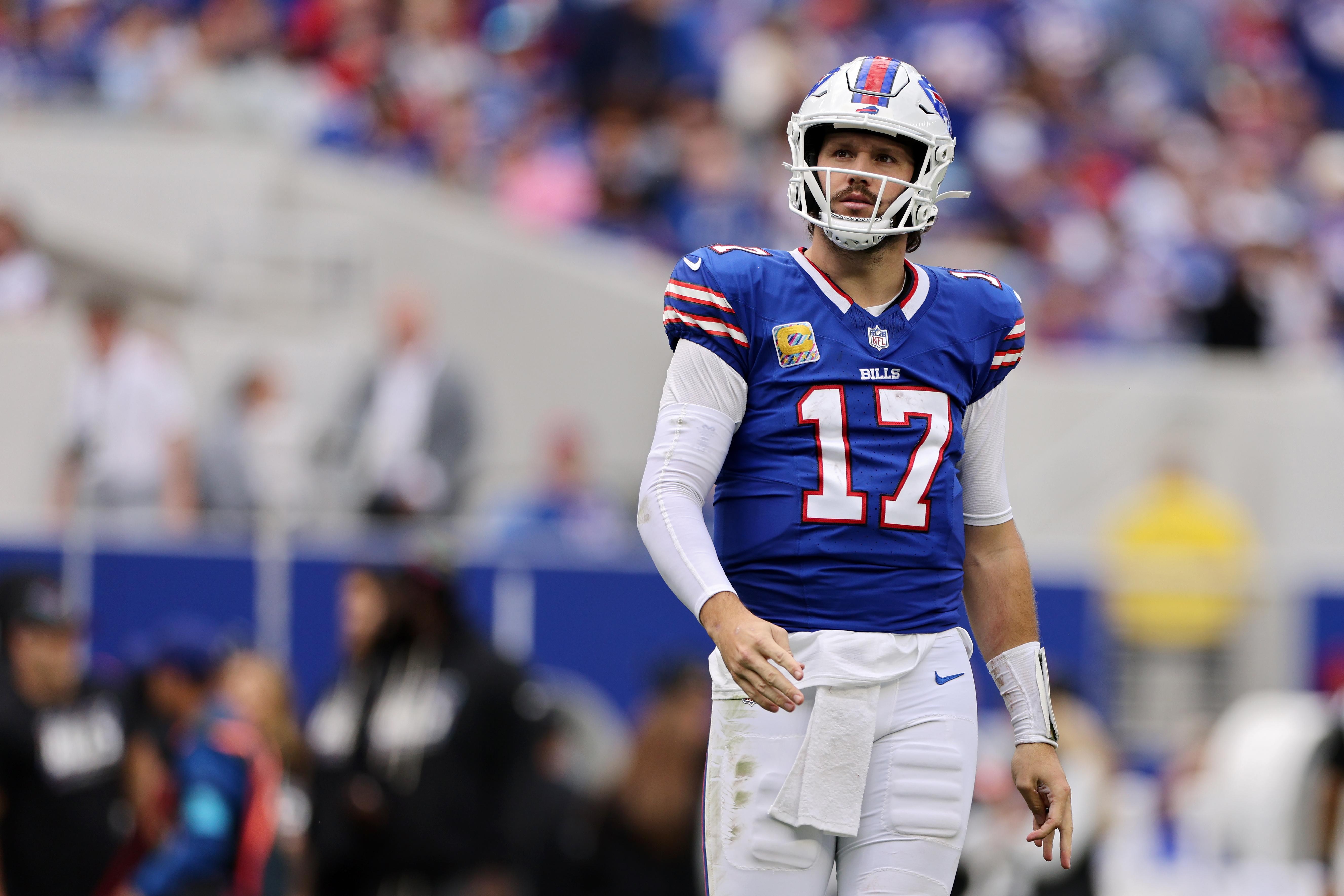 Josh Allen, quarterback do Buffalo Bills, durante o confronto com os Patriots.