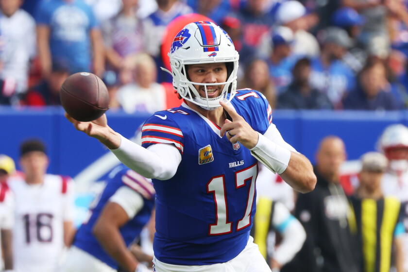 Josh Allen prepara um passe pelo Buffalo Bills.