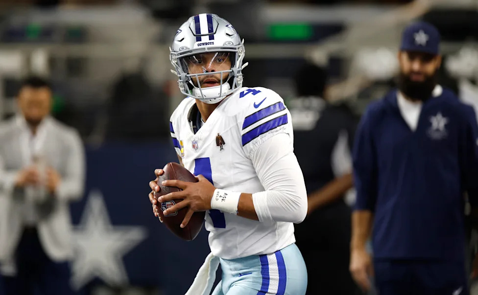 Dak Prescott, quarterback do Dallas Cowboys, em aquecimento.