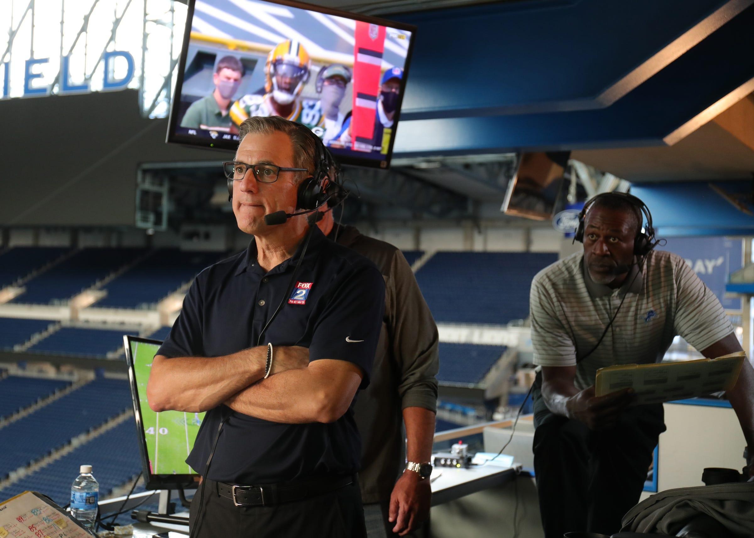 Dan Miller e Lomas Brown na cabine de transmissão dos Lions em setembro de 2020.