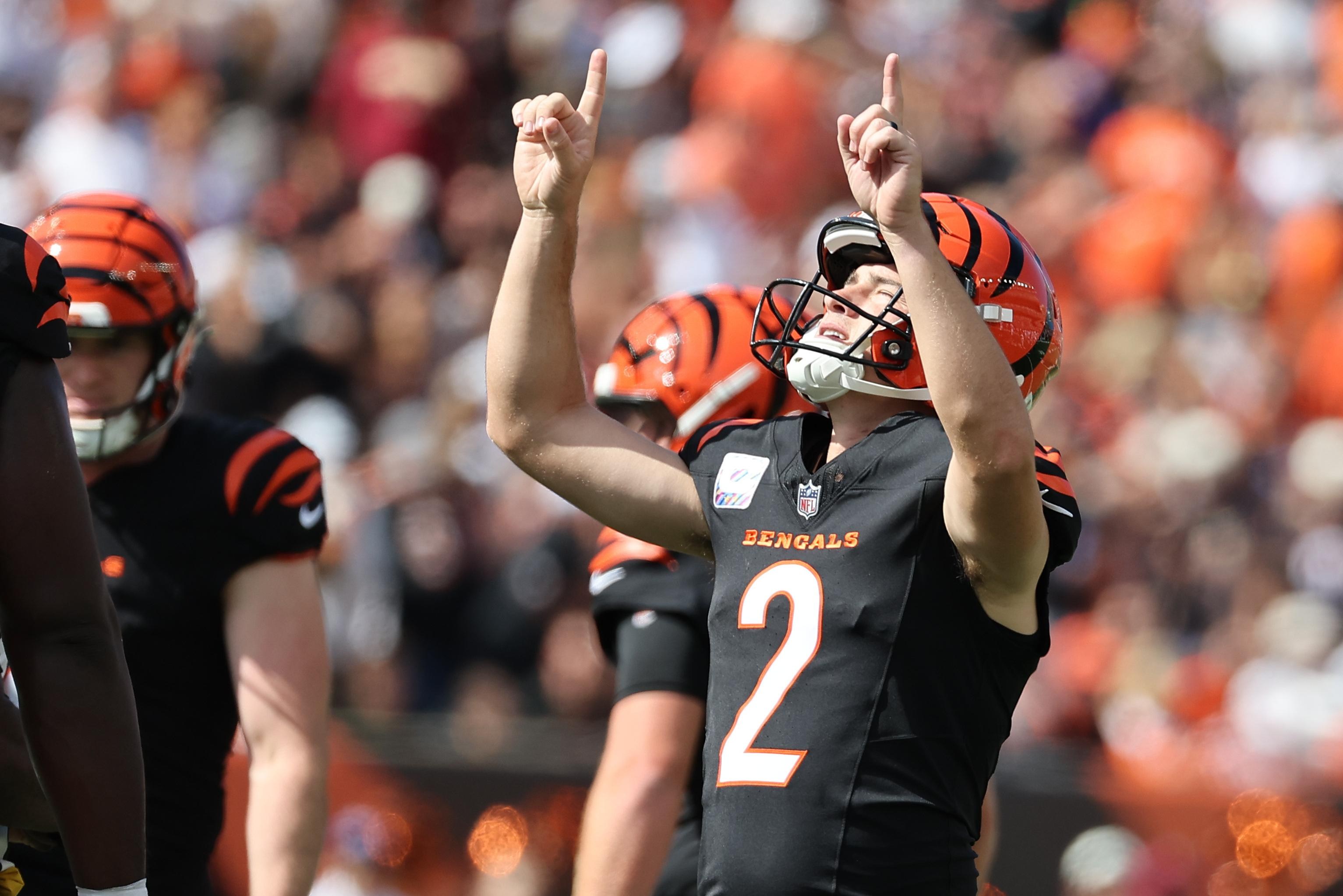 Evan McPherson se prepara para uma tentativa de chute dos Bengals.