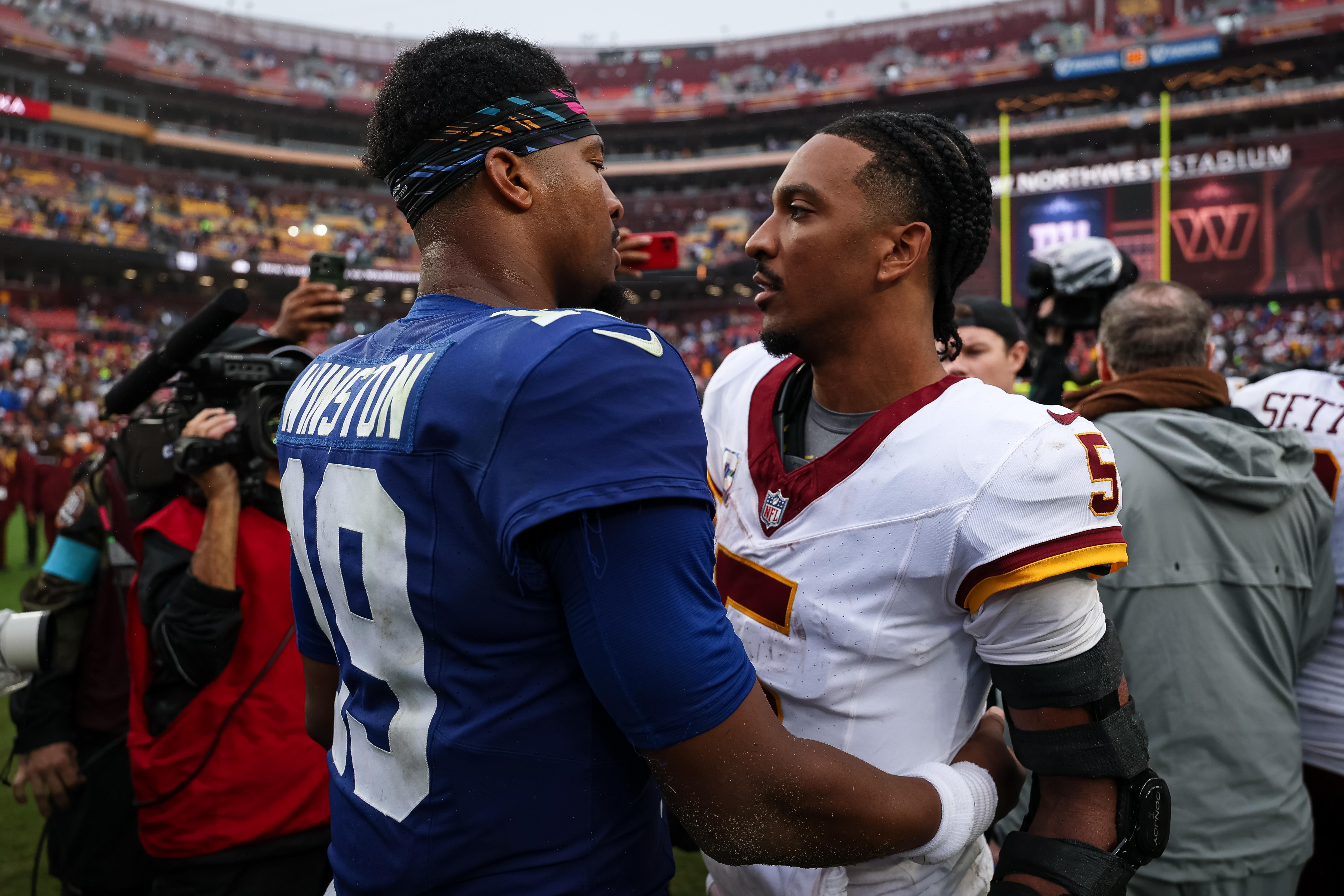 Jameis Winston e Jayden Daniels conversam após Giants x Commanders.