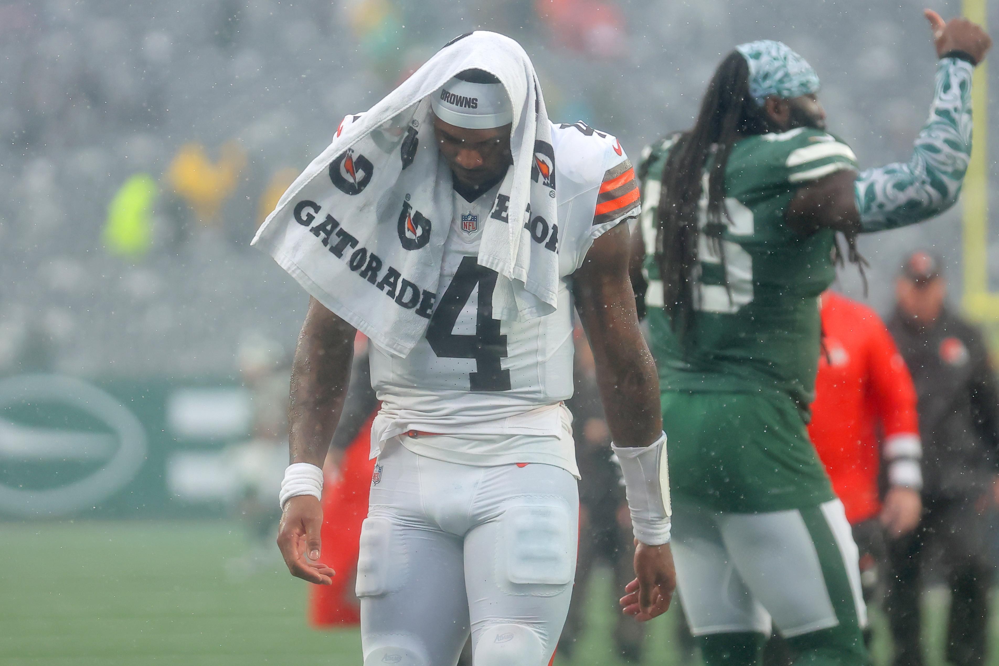 Deshaun Watson e jogadores dos Browns durante o confronto com os Jets.
