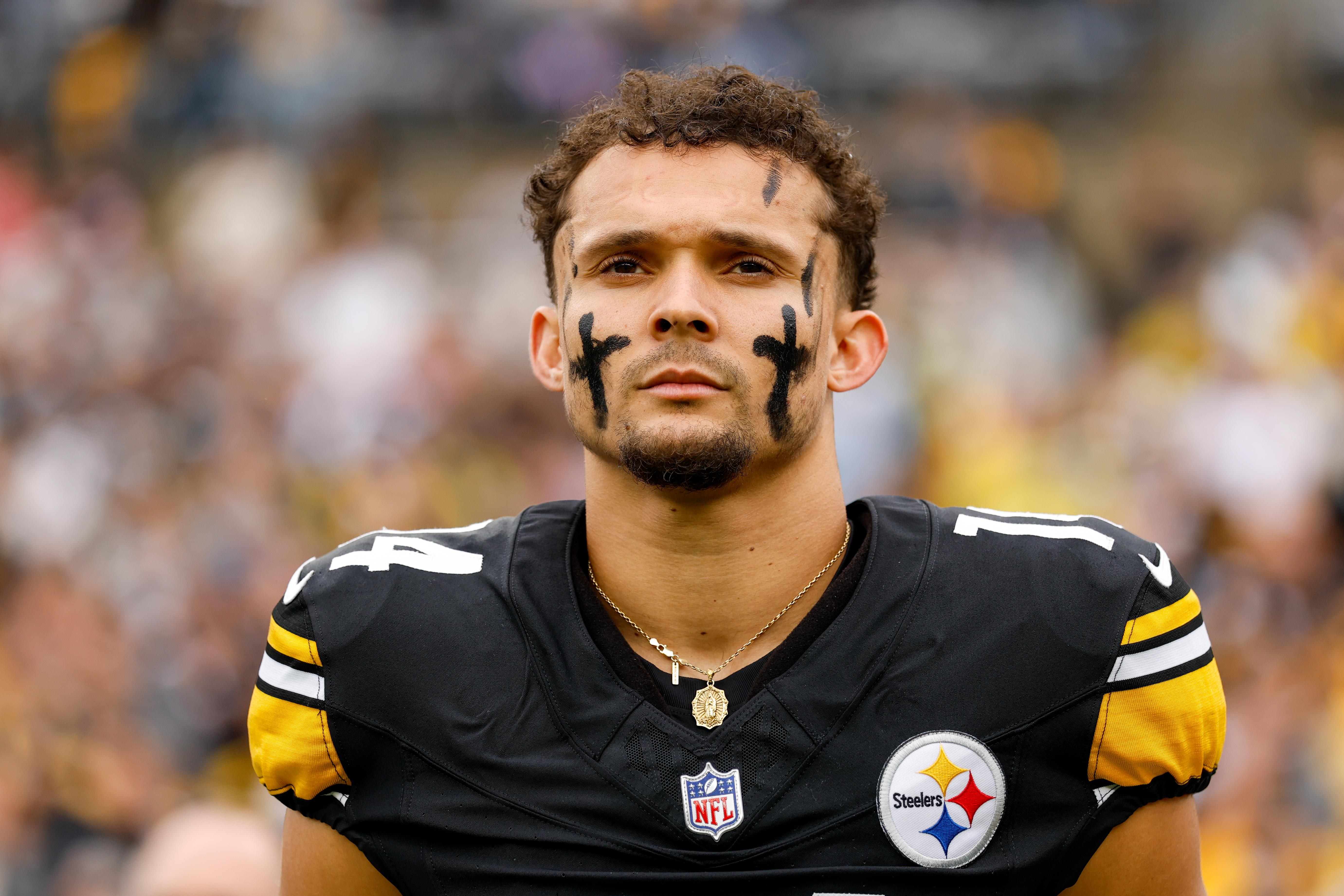 Roman Wilson com o uniforme dos Steelers.
