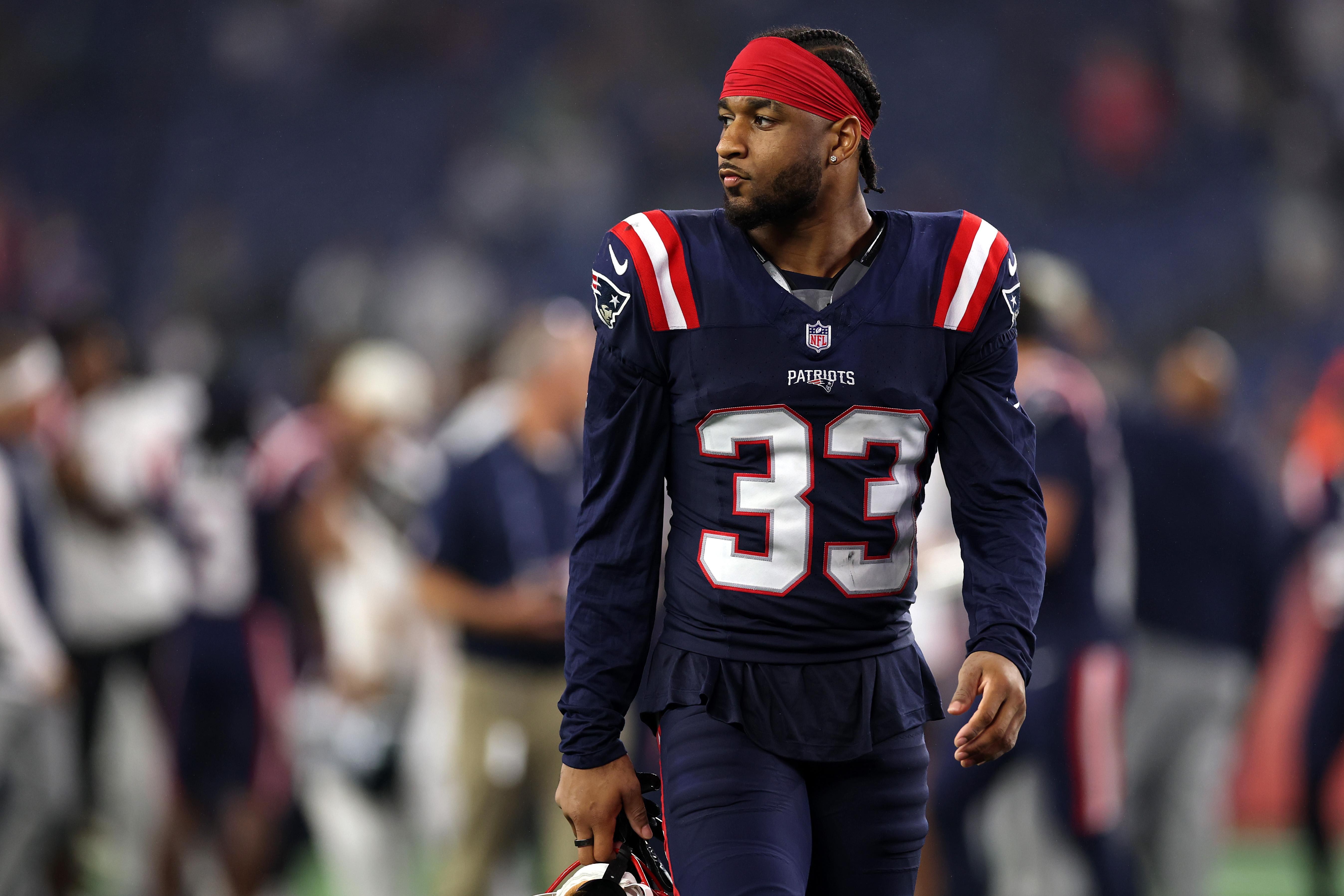 Mike Brown, dos Patriots, após o jogo de pré-temporada contra os Eagles em Foxborough, em 22 de agosto de 2026.