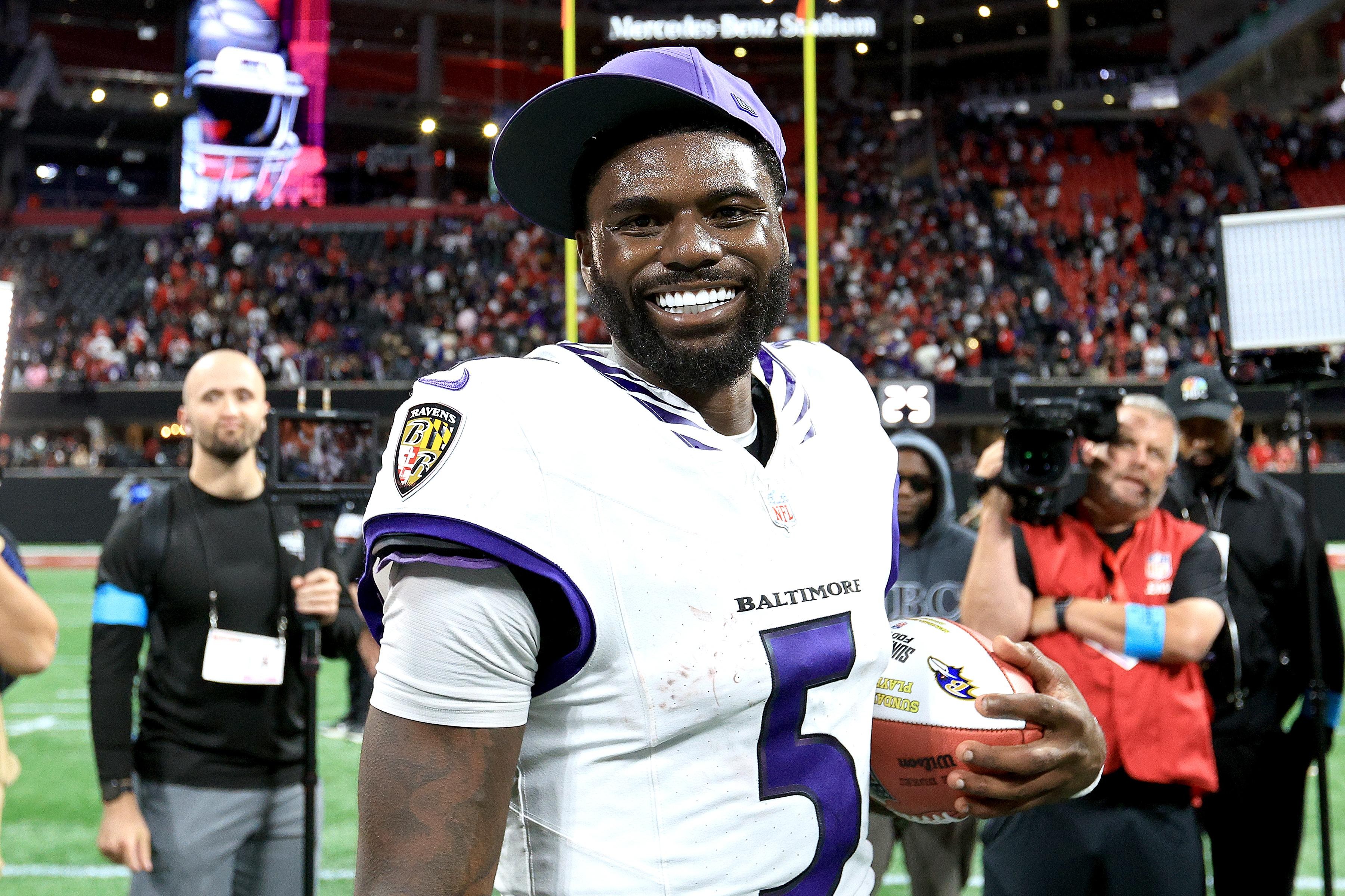 Tyler Huntley comemora a vitória dos Ravens em Atlanta.