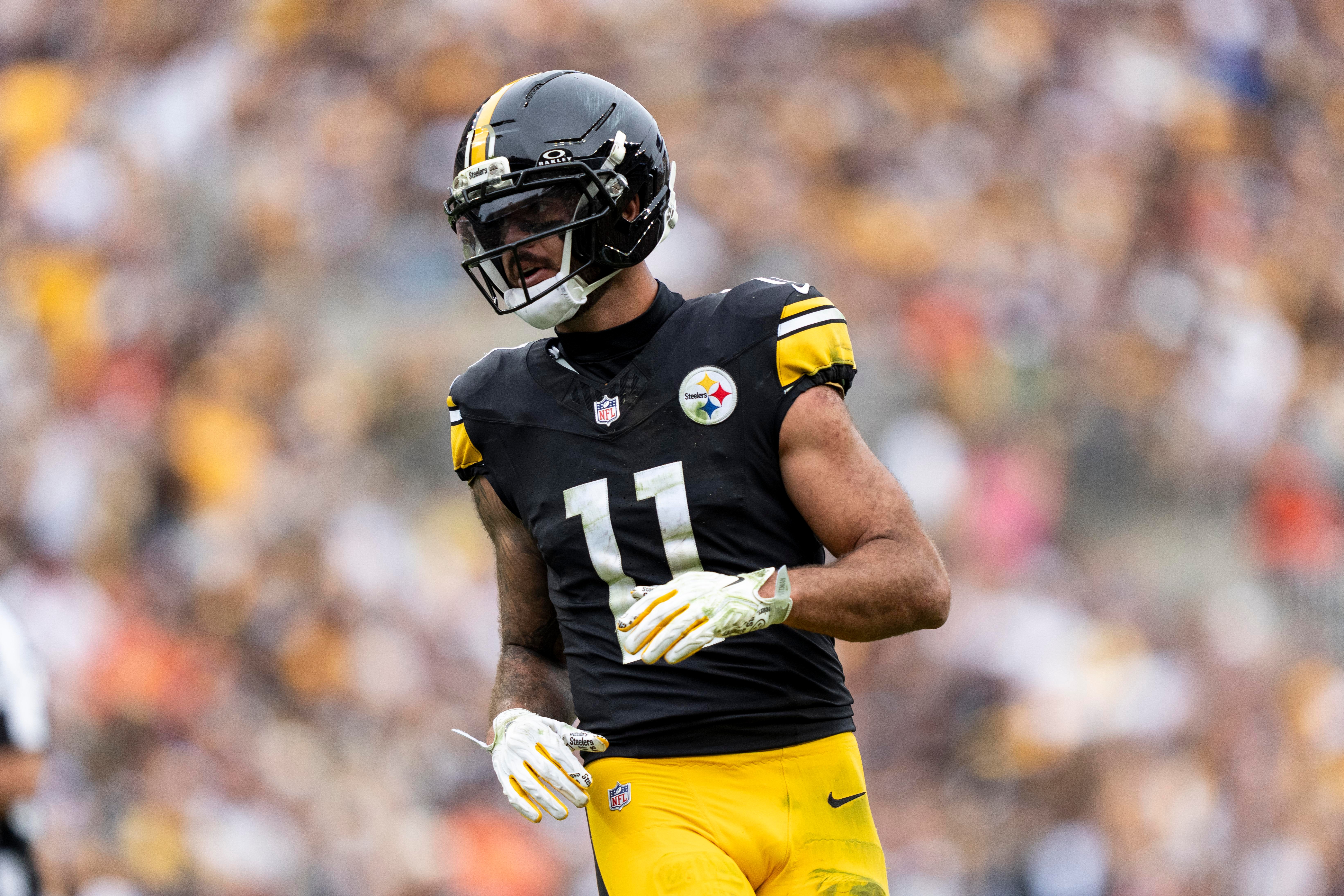 Michael Pittman Jr., recebedor dos Pittsburgh Steelers, em campo.