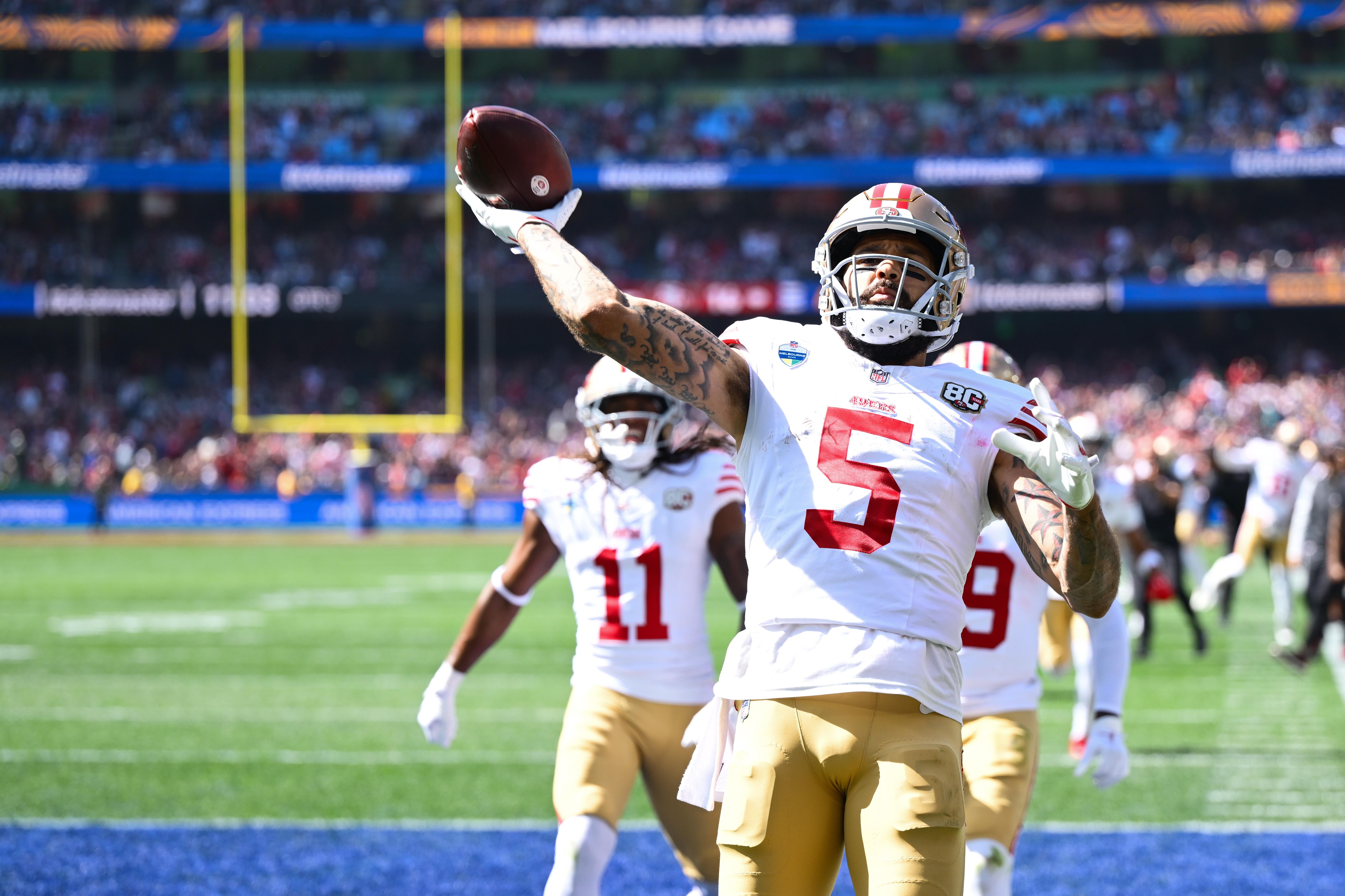 Mike Evans comemora um touchdown do San Francisco 49ers.