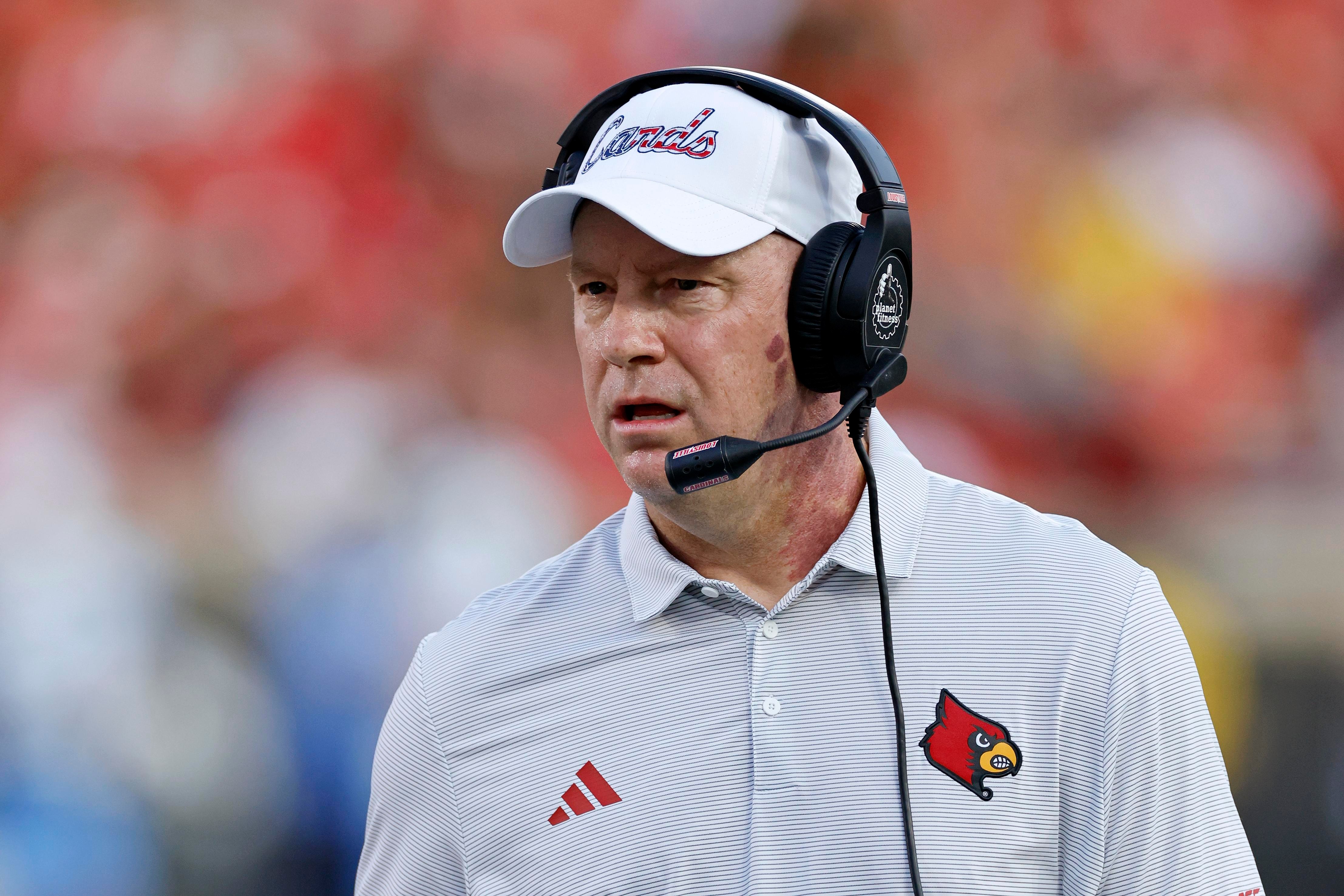Jeff Brohm, técnico do Louisville Cardinals.