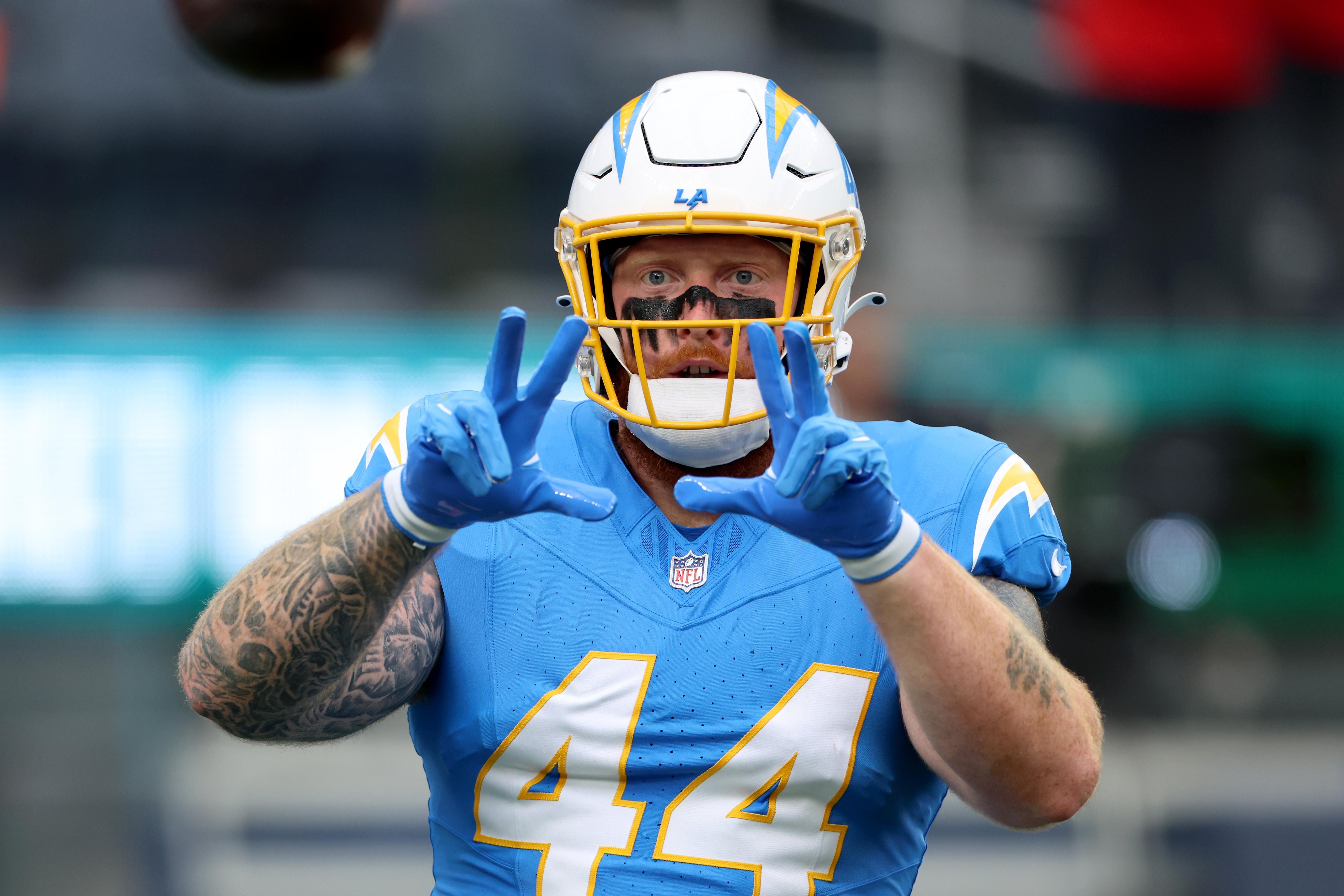 Scott Matlock se prepara para uma partida dos Chargers.