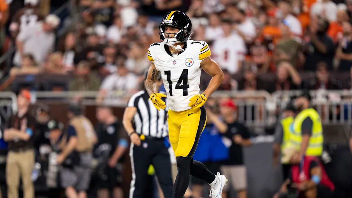 Roman Wilson com o uniforme dos Steelers.