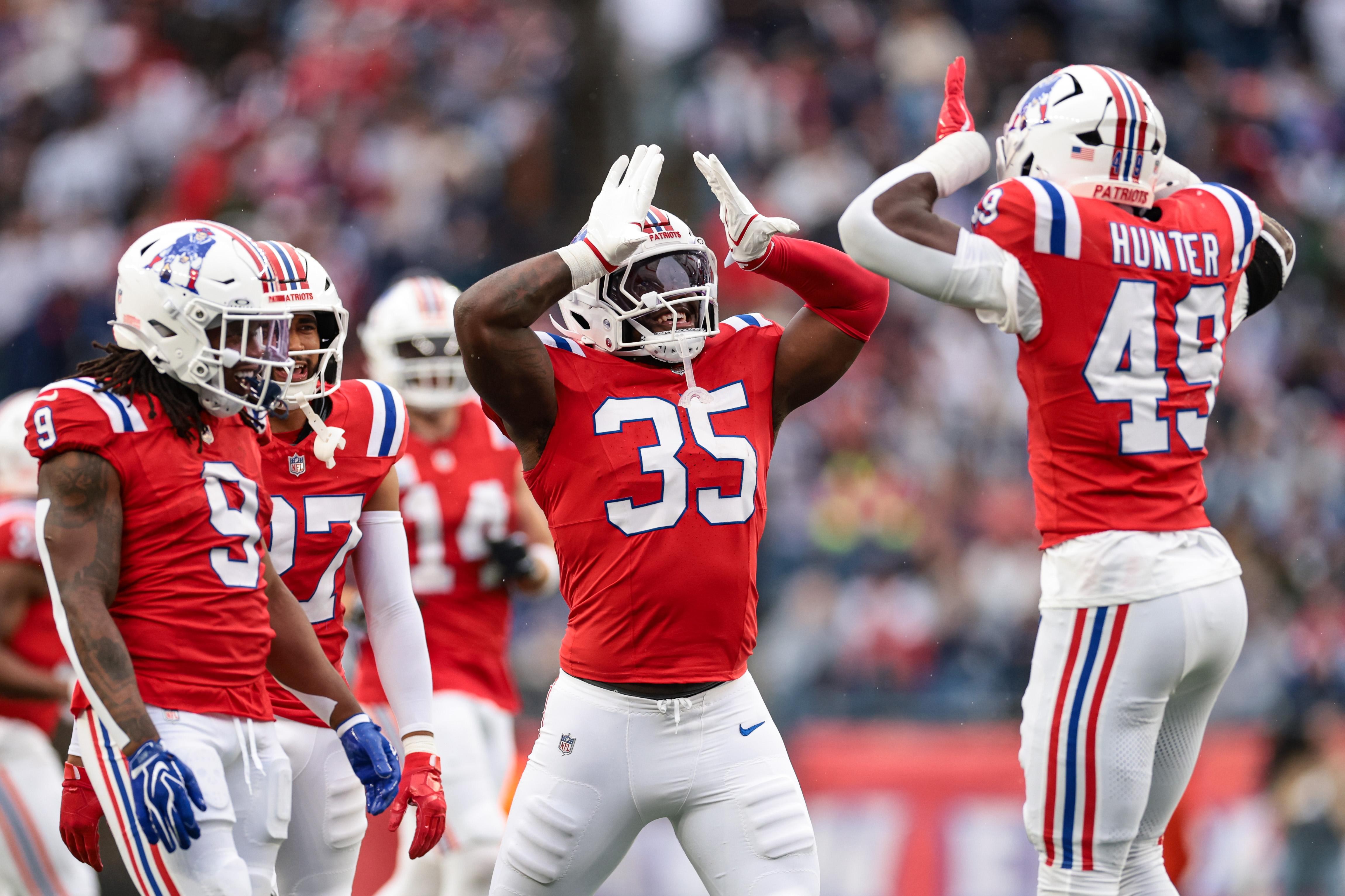 K.J. Britt reage durante o jogo contra os Raiders em Foxborough, em 11 de outubro de 2026.